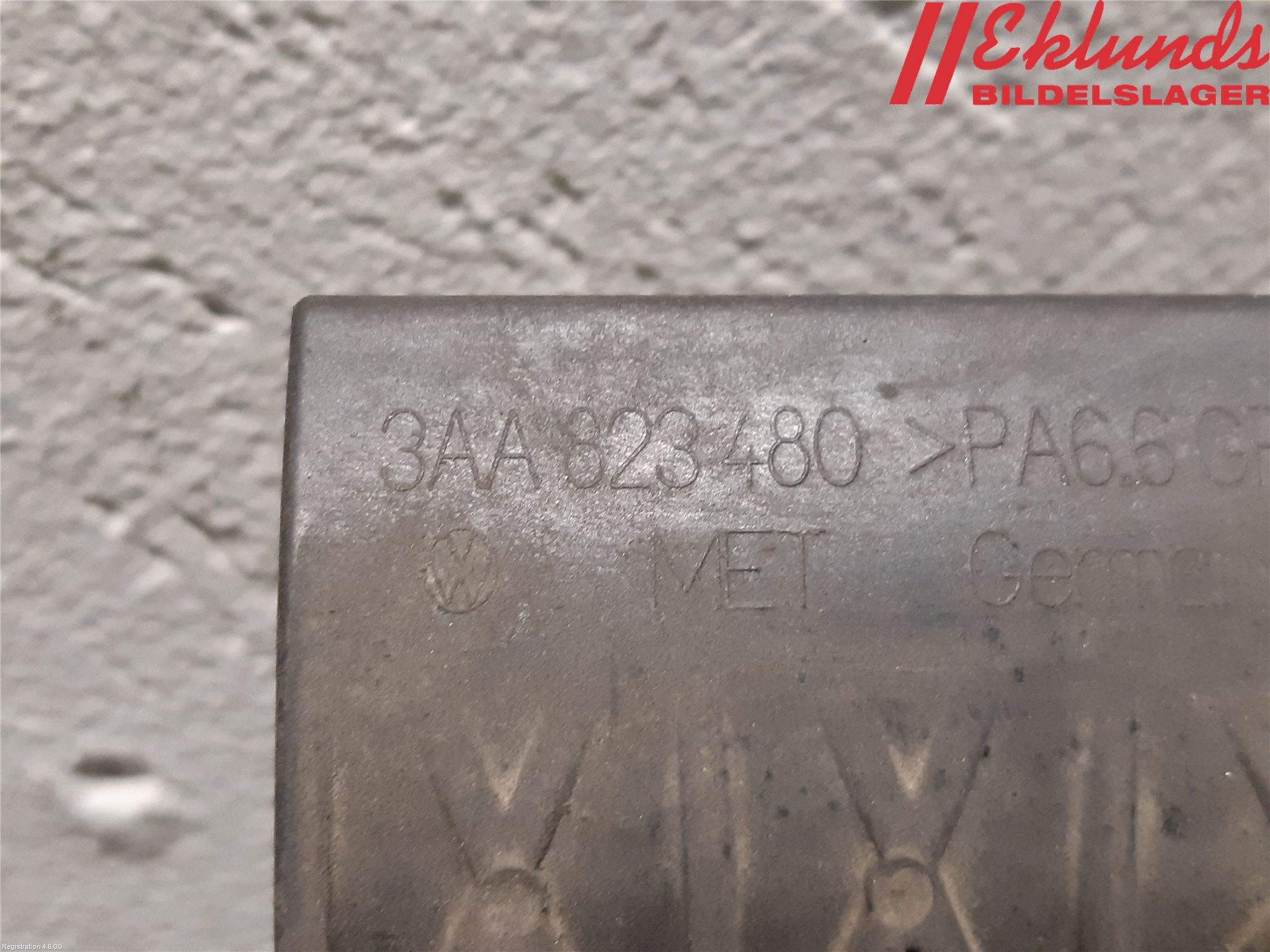 Volkswagen VW PASSAT 11-14 Huv Spärr