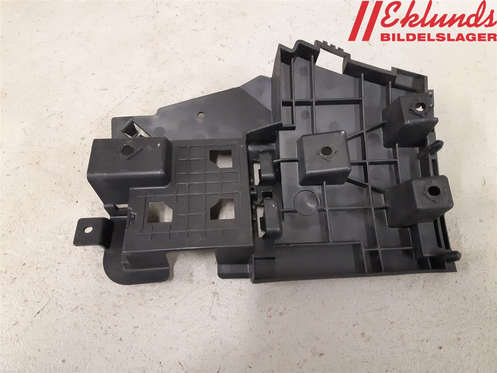 Volvo V60 14-18 Stötfångarfäste Bak Vä