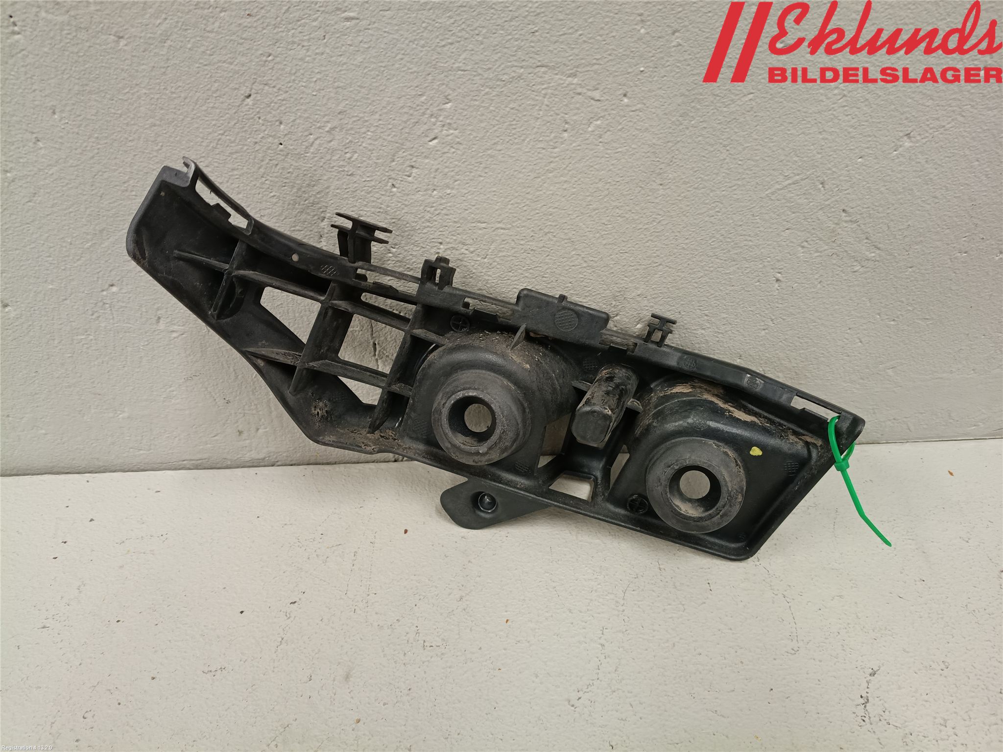 Mercedes-Benz MB GLA-KLASS (X156) 13-20 Stötfångarfäste Bak Hö