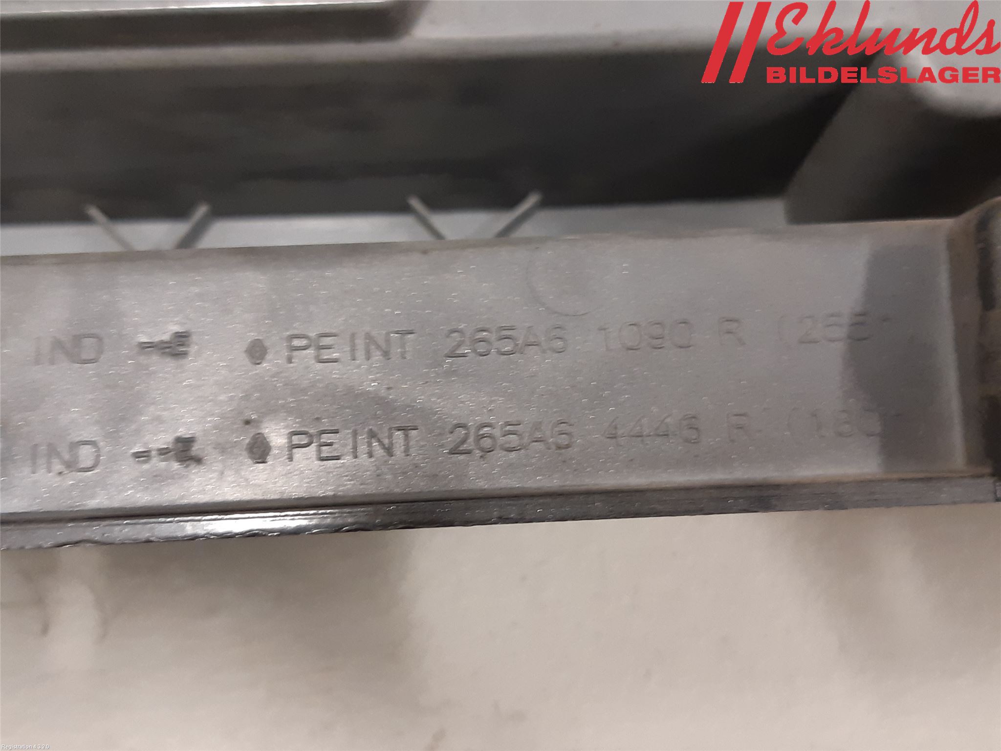 Opel VIVARO 15-19 Bakljussarg