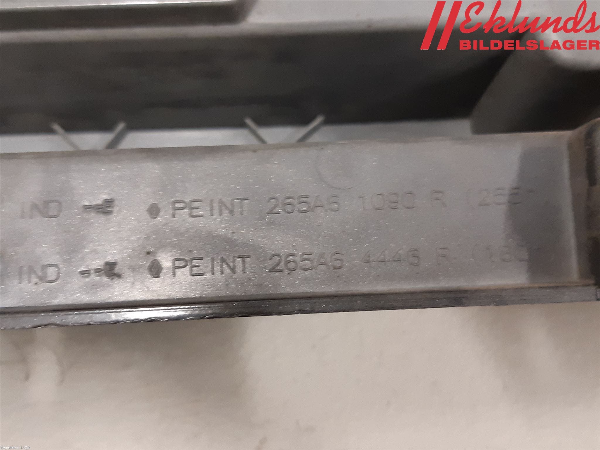 Opel VIVARO 15-19 Bakljussarg