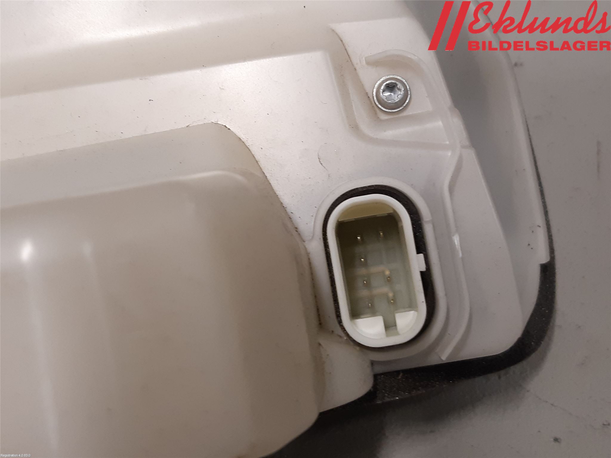 Tesla MODEL Y 21- Låskista-Dörrlås