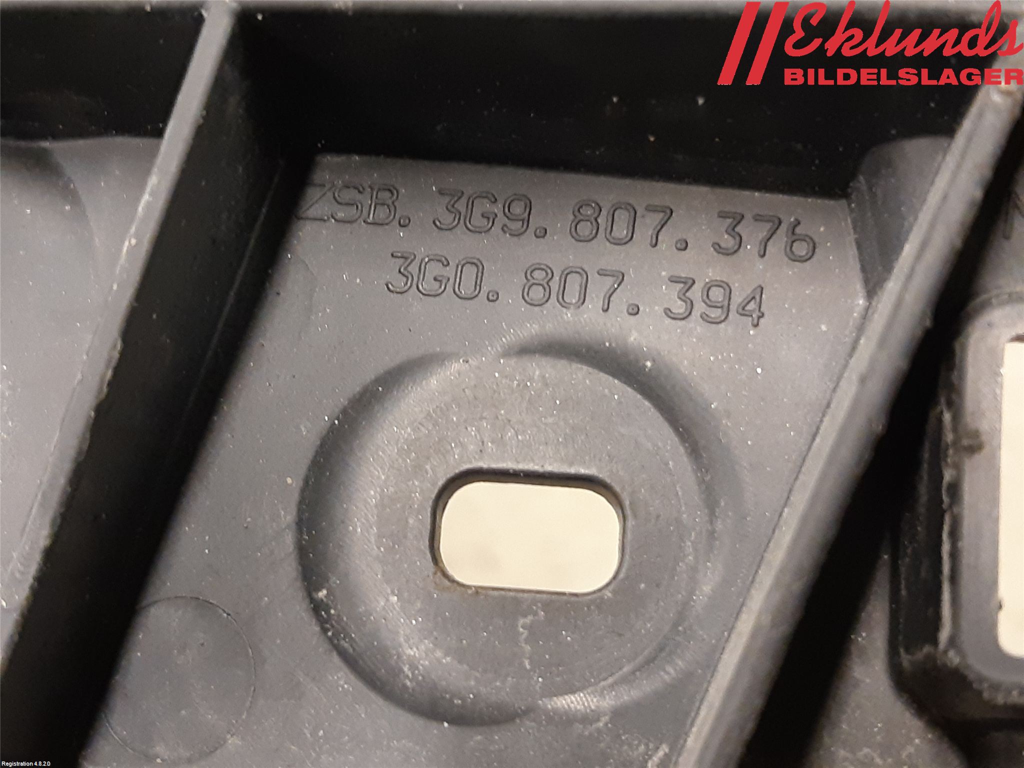 Volkswagen VW PASSAT 15-19 Stötfångarfäste Bak Hö