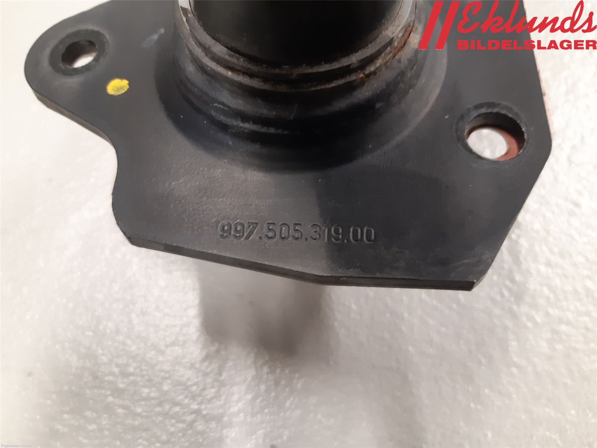 Porsche 911 64- Stötfångarbärjärn Fram