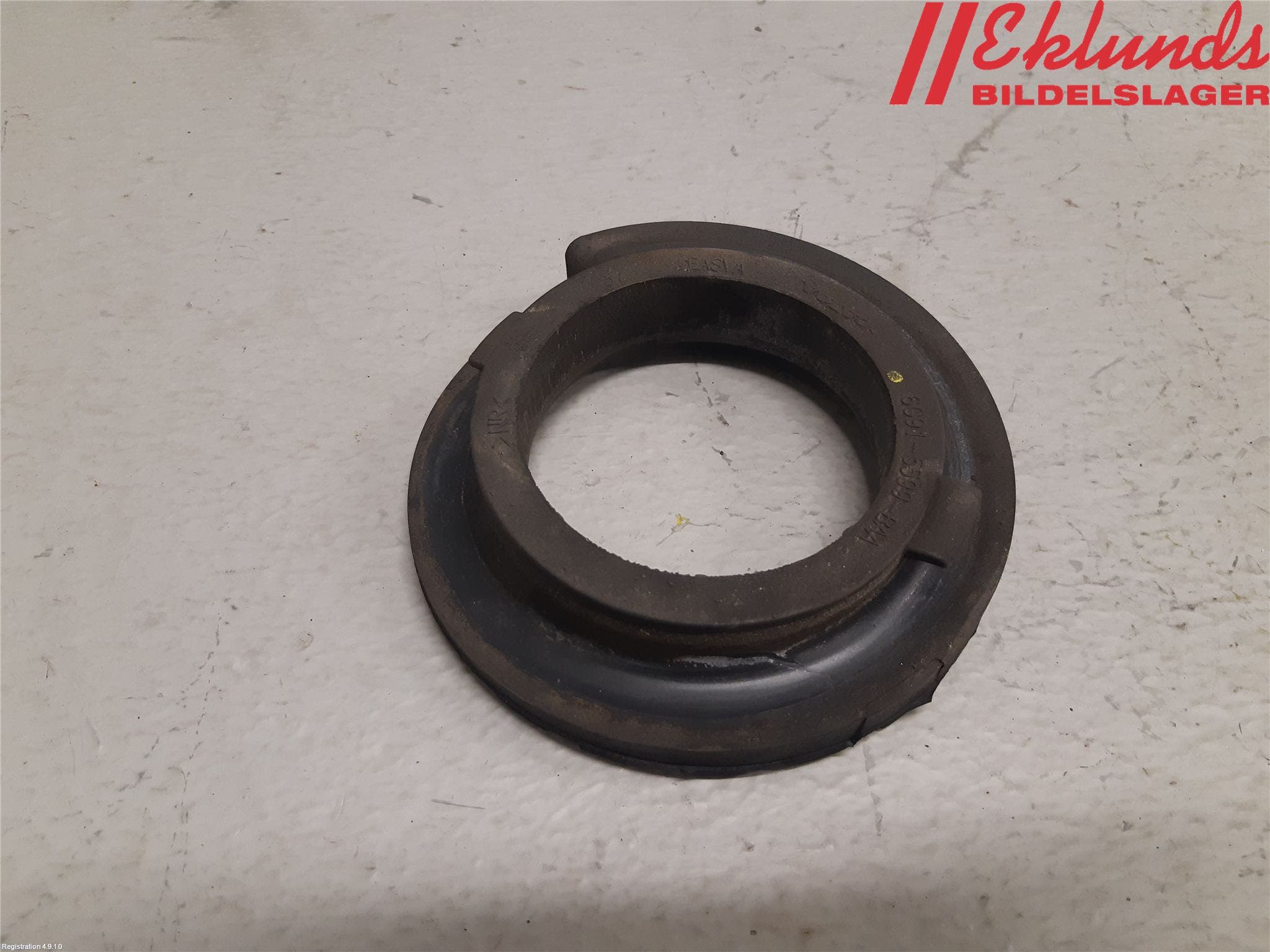 Volvo V70 14-16 Fjäderskål Bak