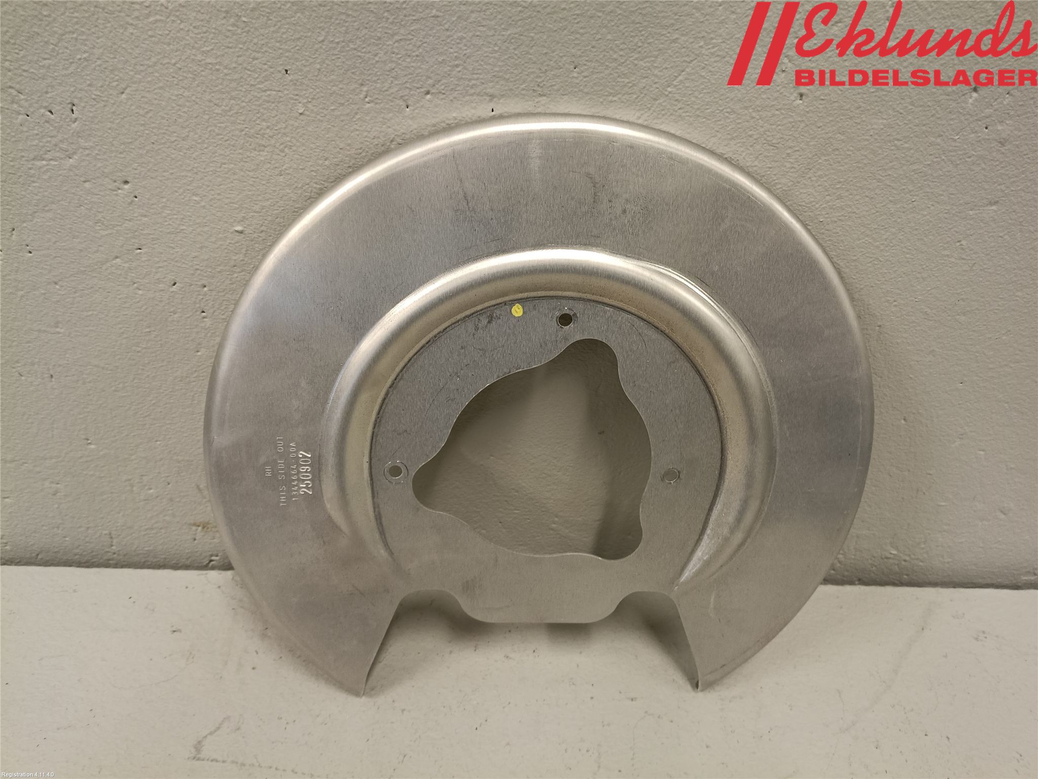 Tesla MODEL Y 21- Bromssköld Bak