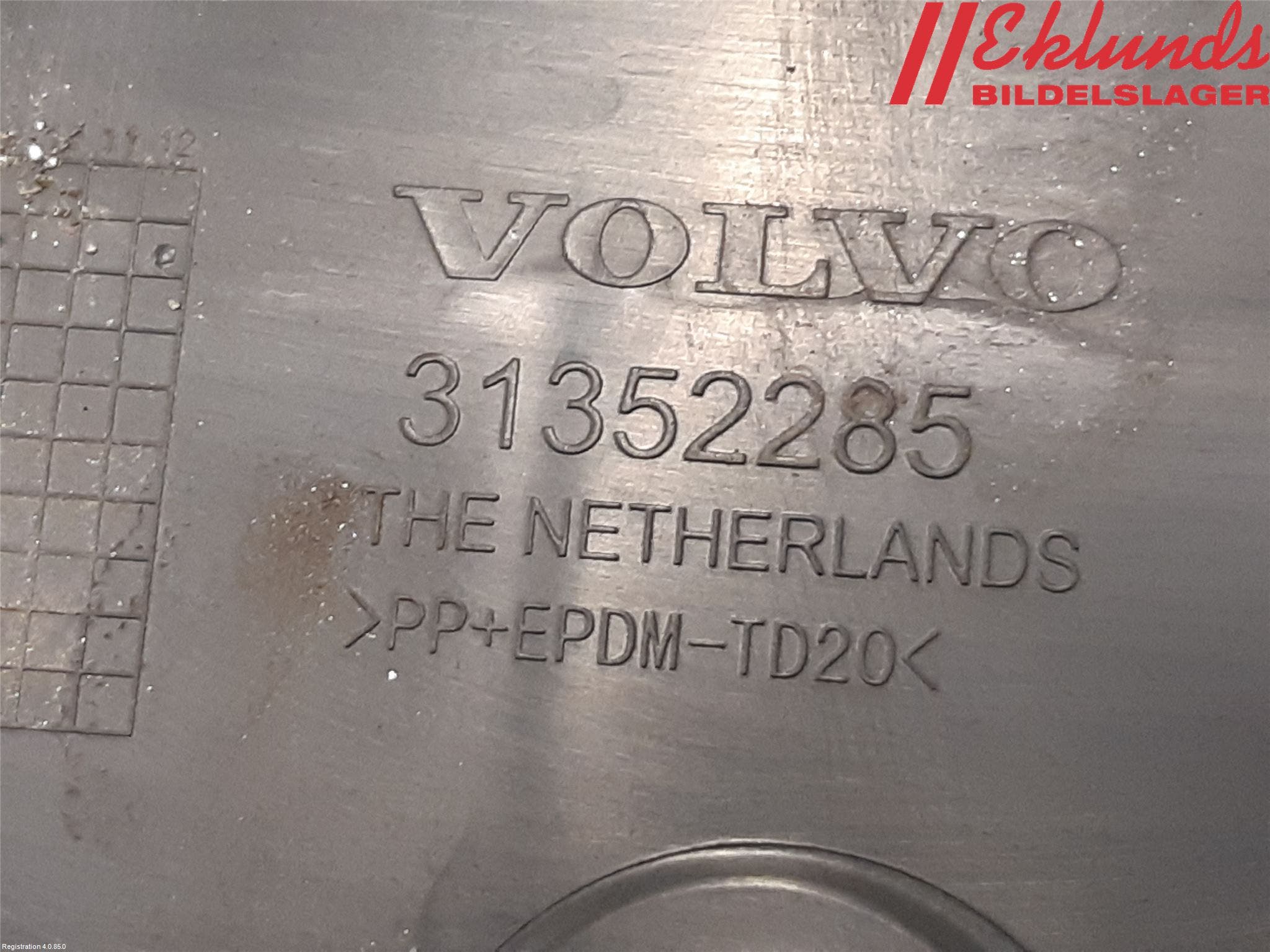 Volvo V60 11-13 Stötfångarfäste Bak Hö