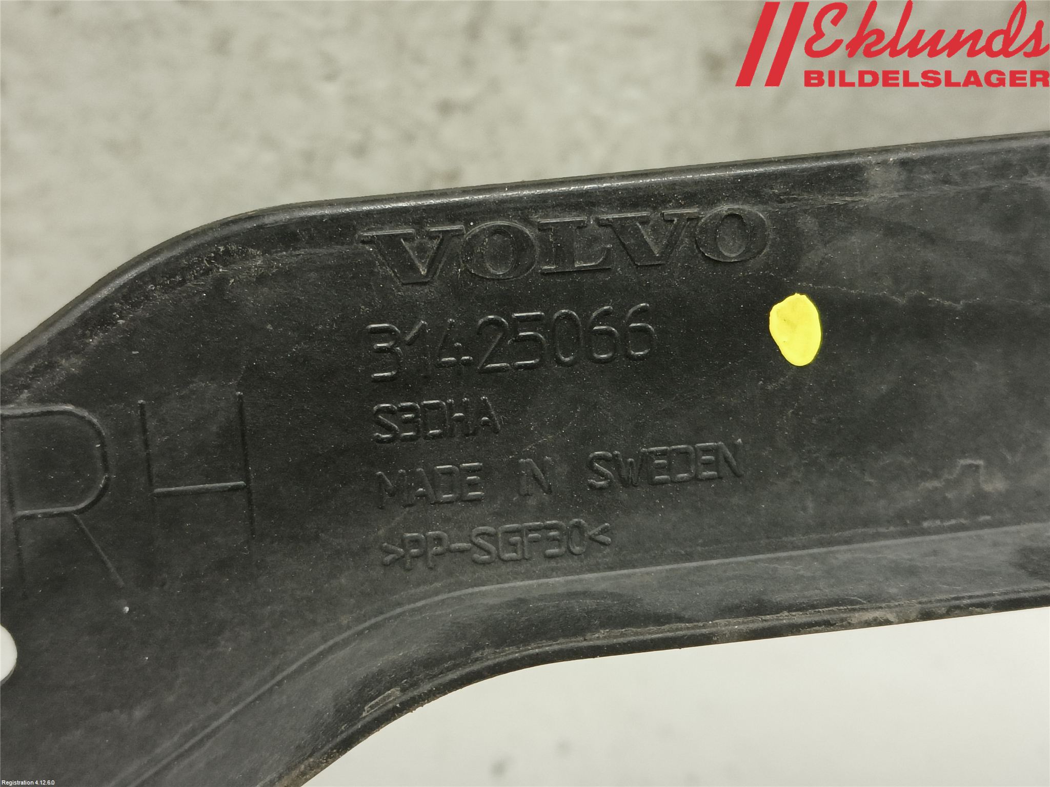 Volvo V90 17->> Stötfångarfäste Bak Hö