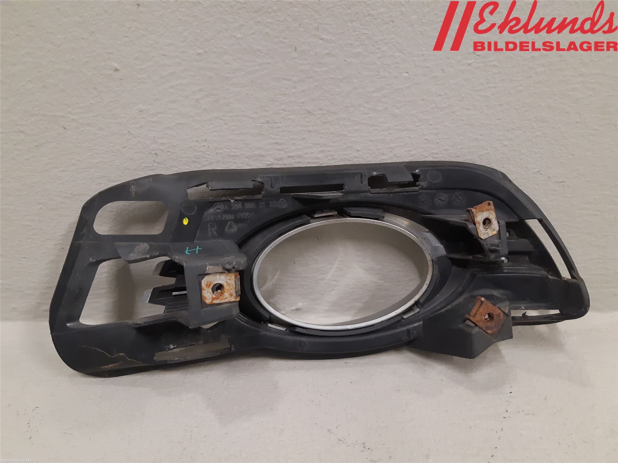 Mercedes-Benz MB C-KLASS (W204) 07-15 Dimljussarg Fram