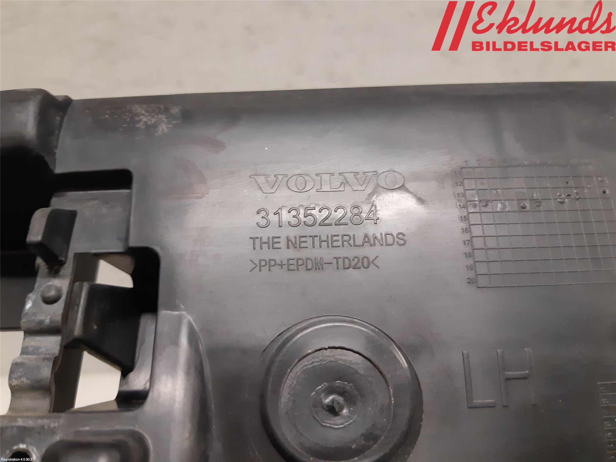 Volvo V60 14-18 Stötfångarfäste Bak Vä