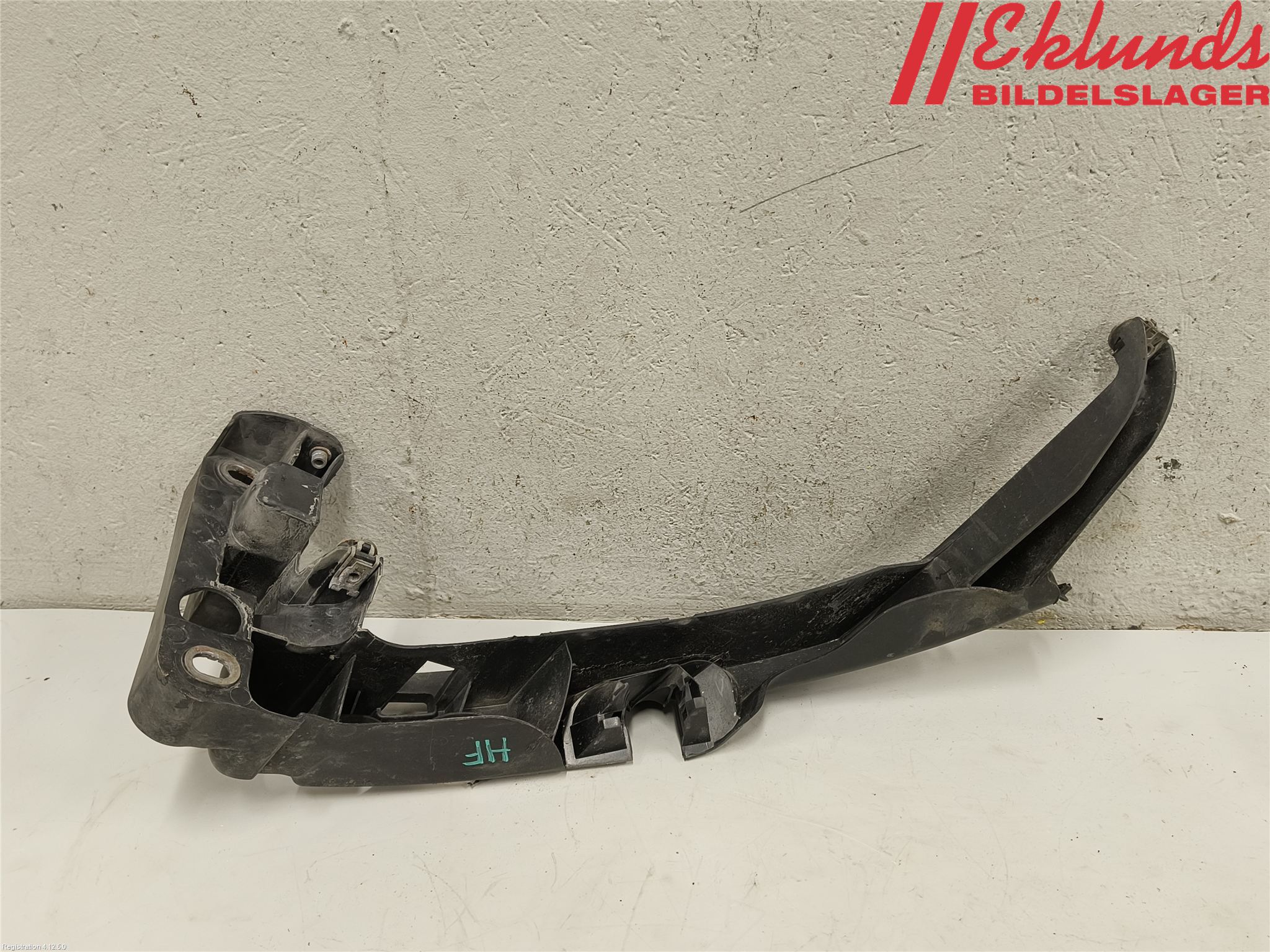 Audi A3/S3 05-13 Strålkastarsarg Höger