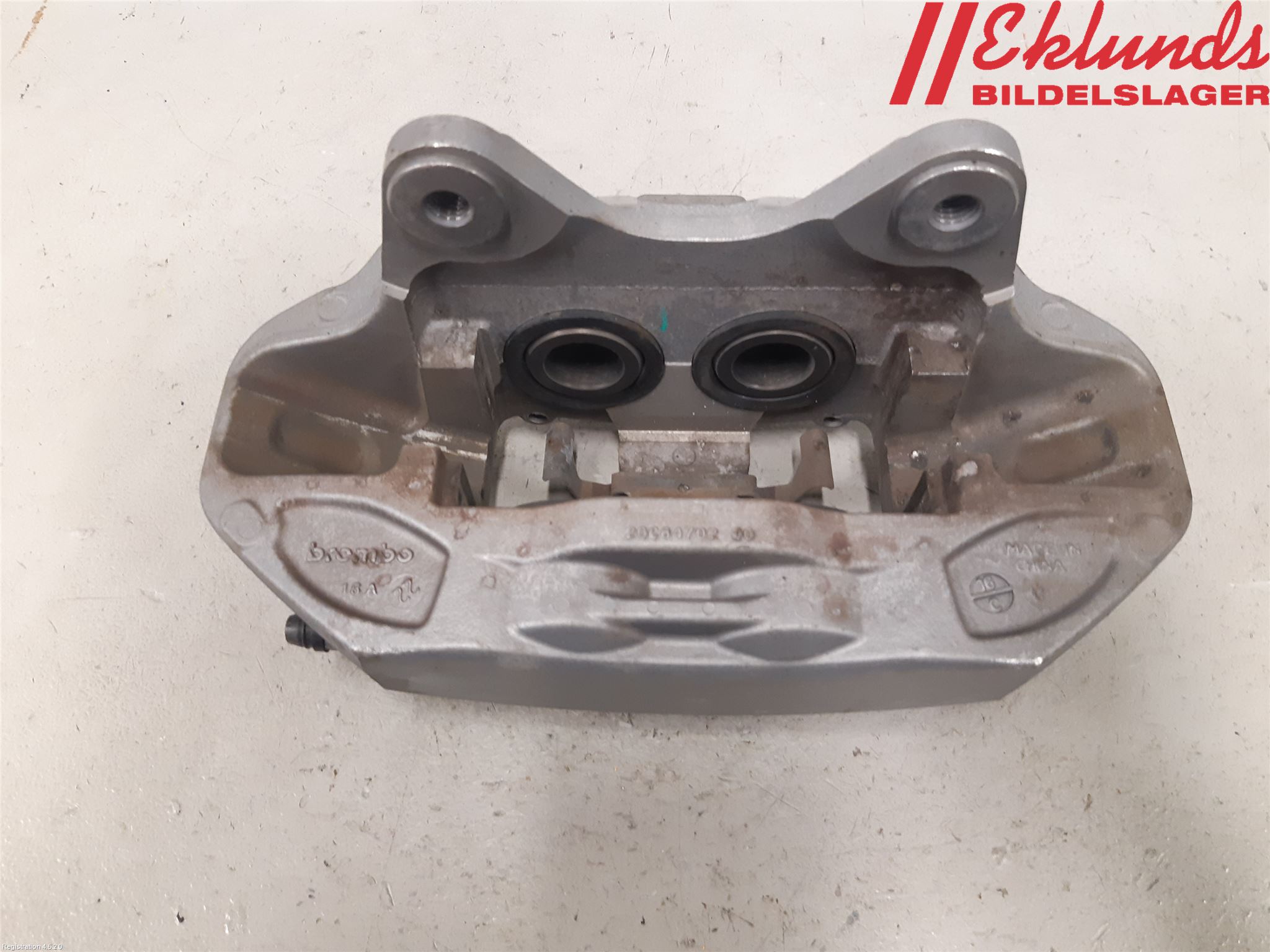 Tesla MODEL Y 21- Bromsok Fram Höger