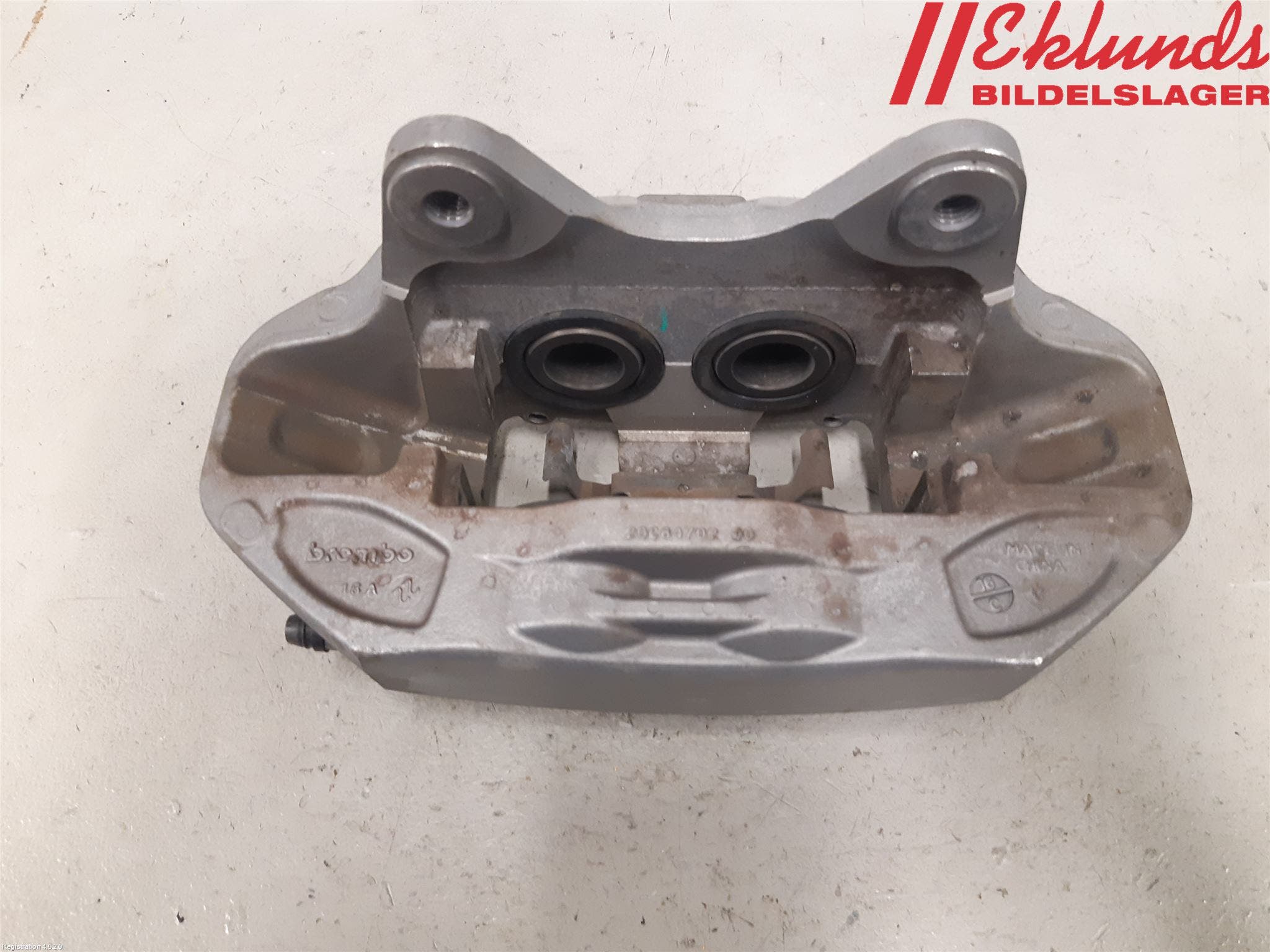 Tesla MODEL Y 21- Bromsok Fram Höger