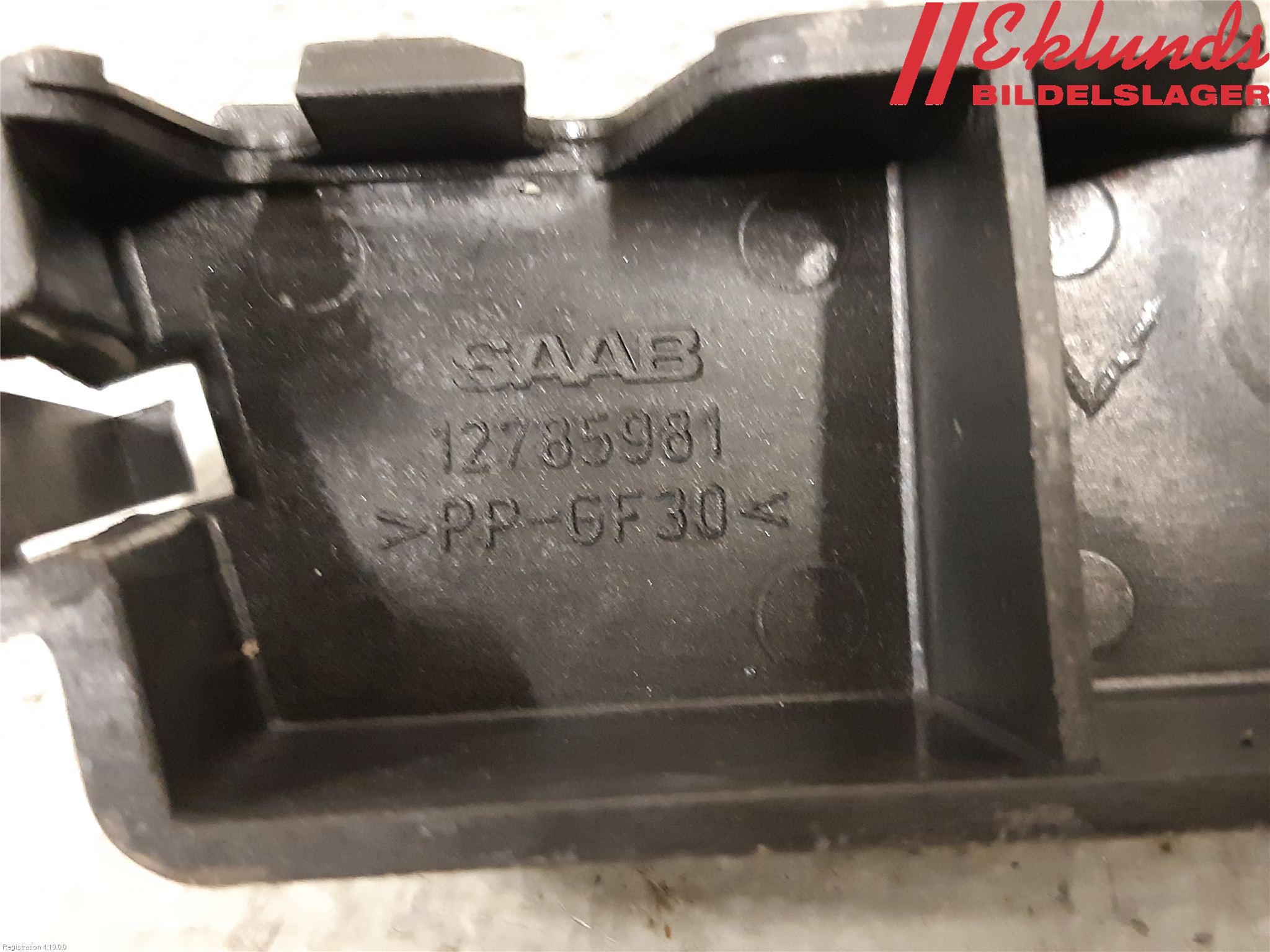Saab 9-3 VER 2 Stötfångarfäste Fram Vä