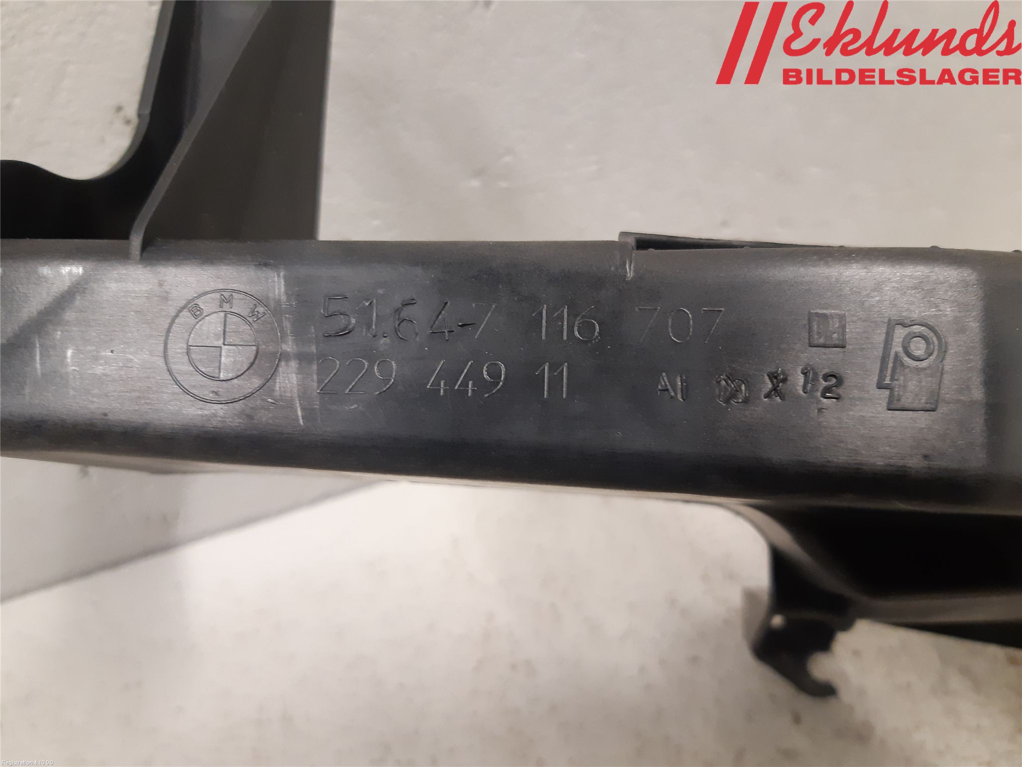 BMW 3 E90/91 SED/TOU 05-12 Strålkastarsarg Vänster