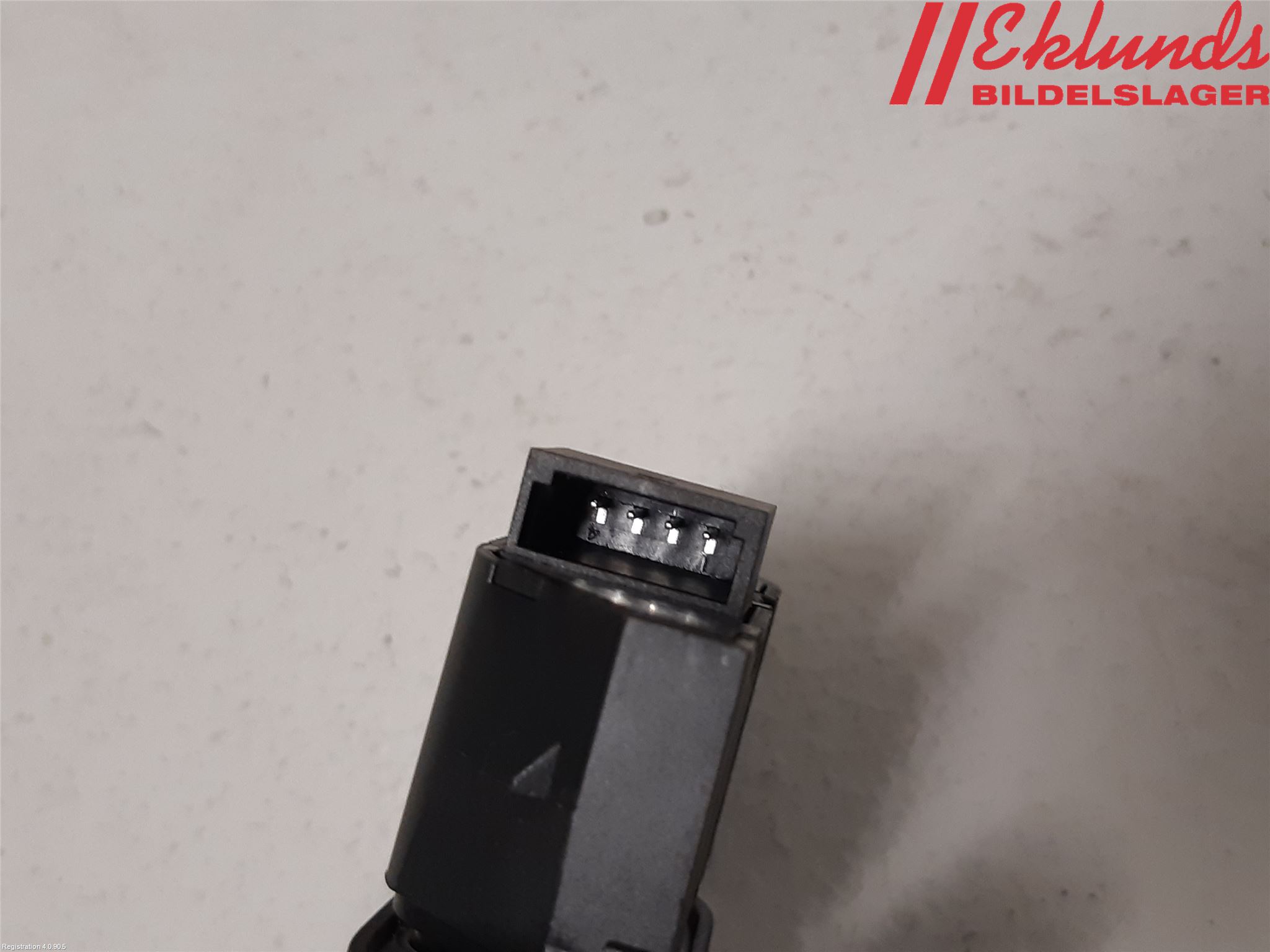 Audi A6 F2/C8 19- Strömställare Centrallås