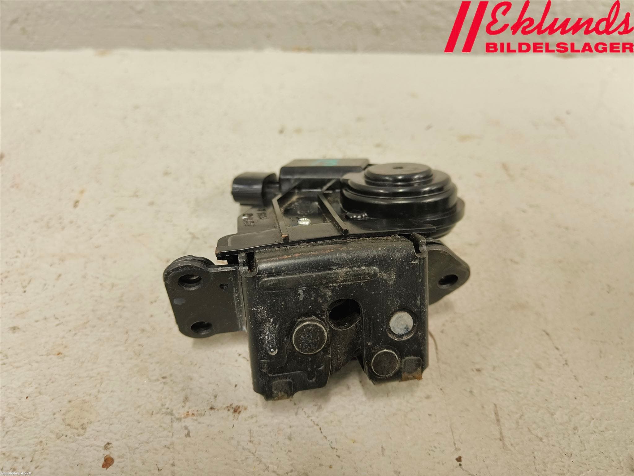 Toyota AVENSIS 09-15 Låskista Baklucka