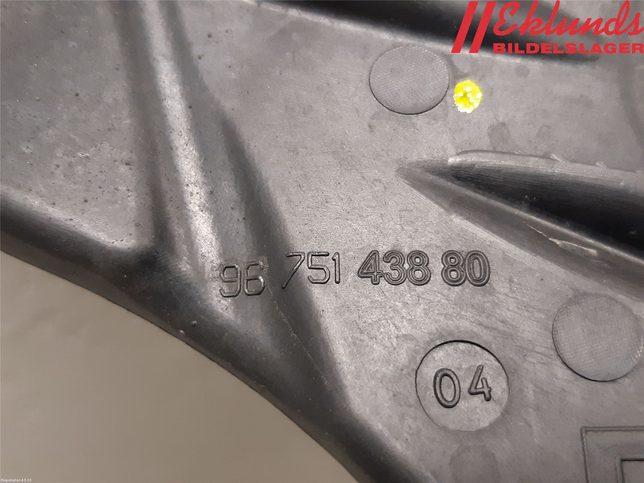 Peugeot 208 12-15 Skärmfäste Fram Hö