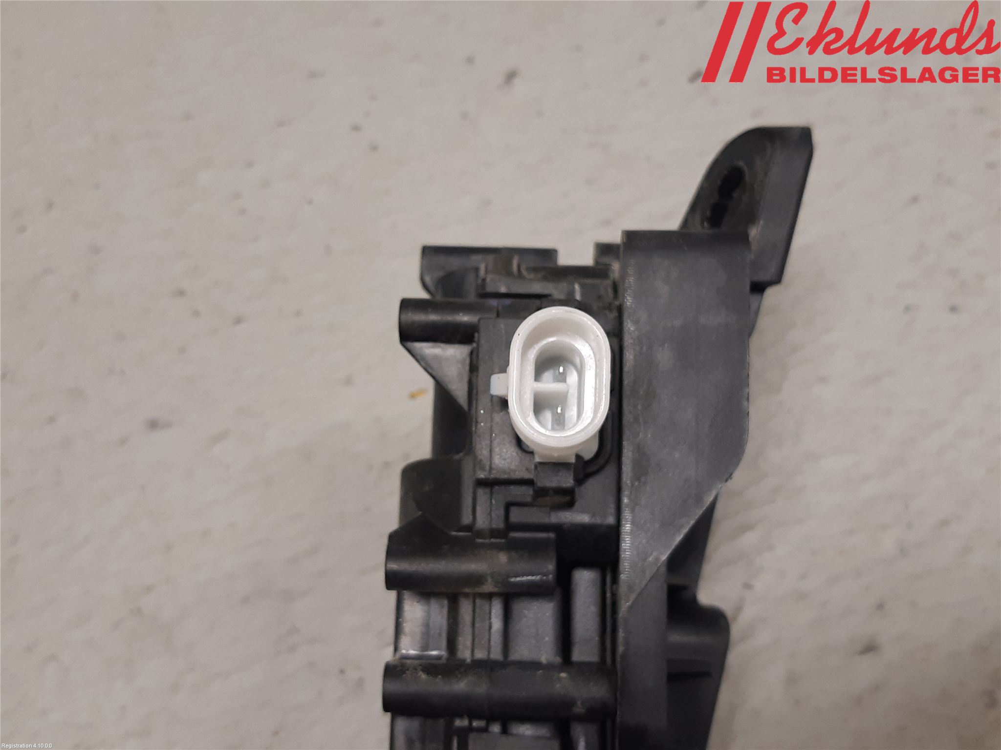 Tesla MODEL 3 17- Huvlås