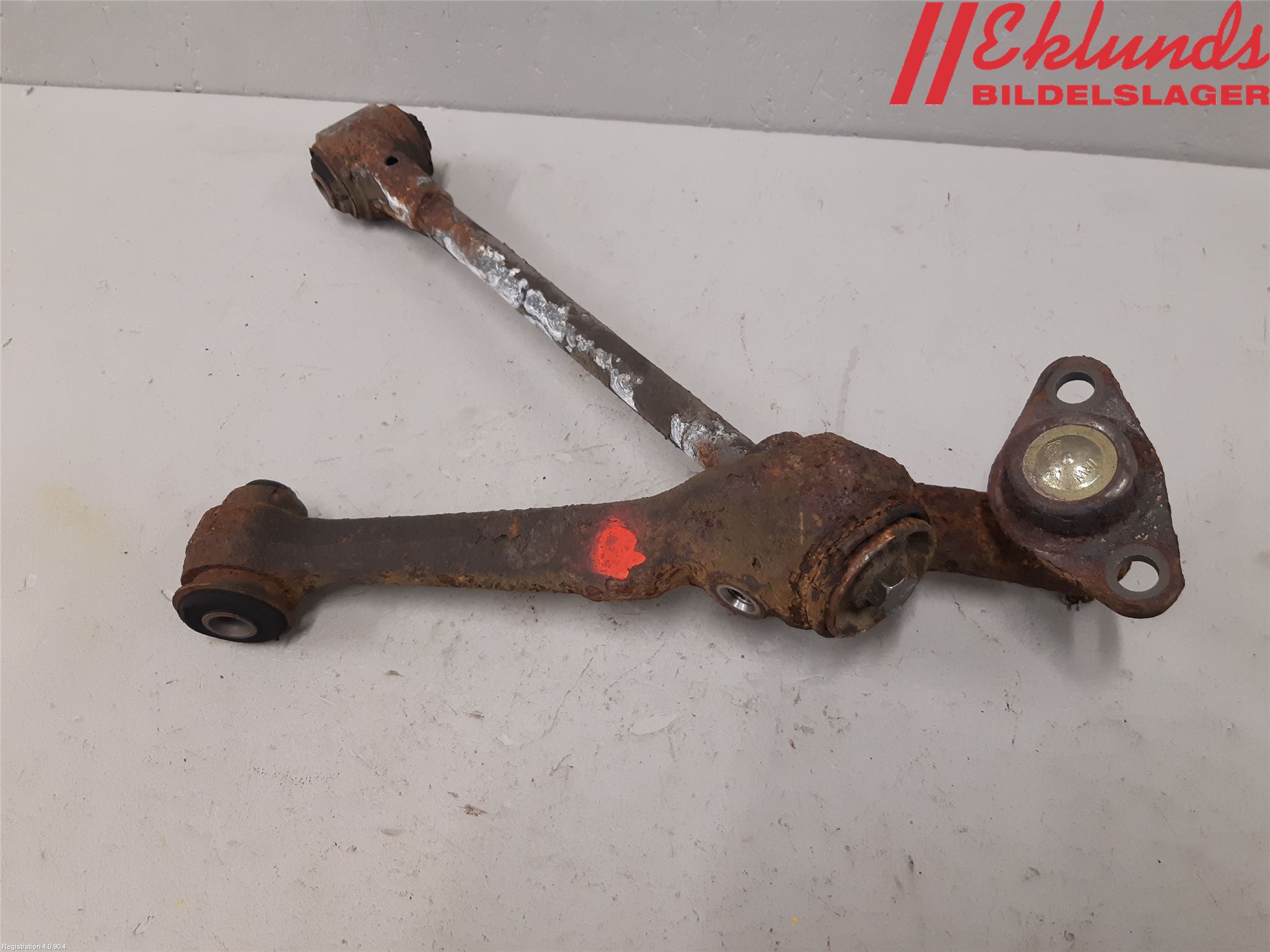 Volvo 940 91-98 Bärarm Fram Undre Vä