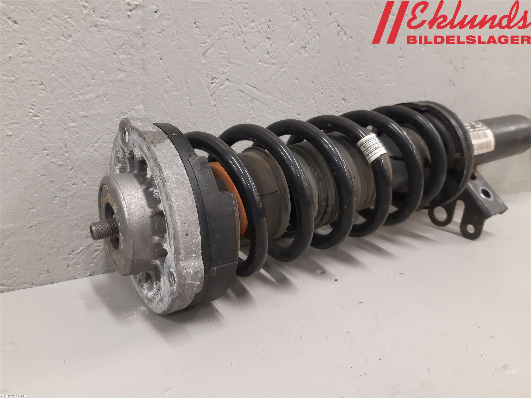 BMW 5 F10/F11/F18 09-17 Fjäderben Fram Höger