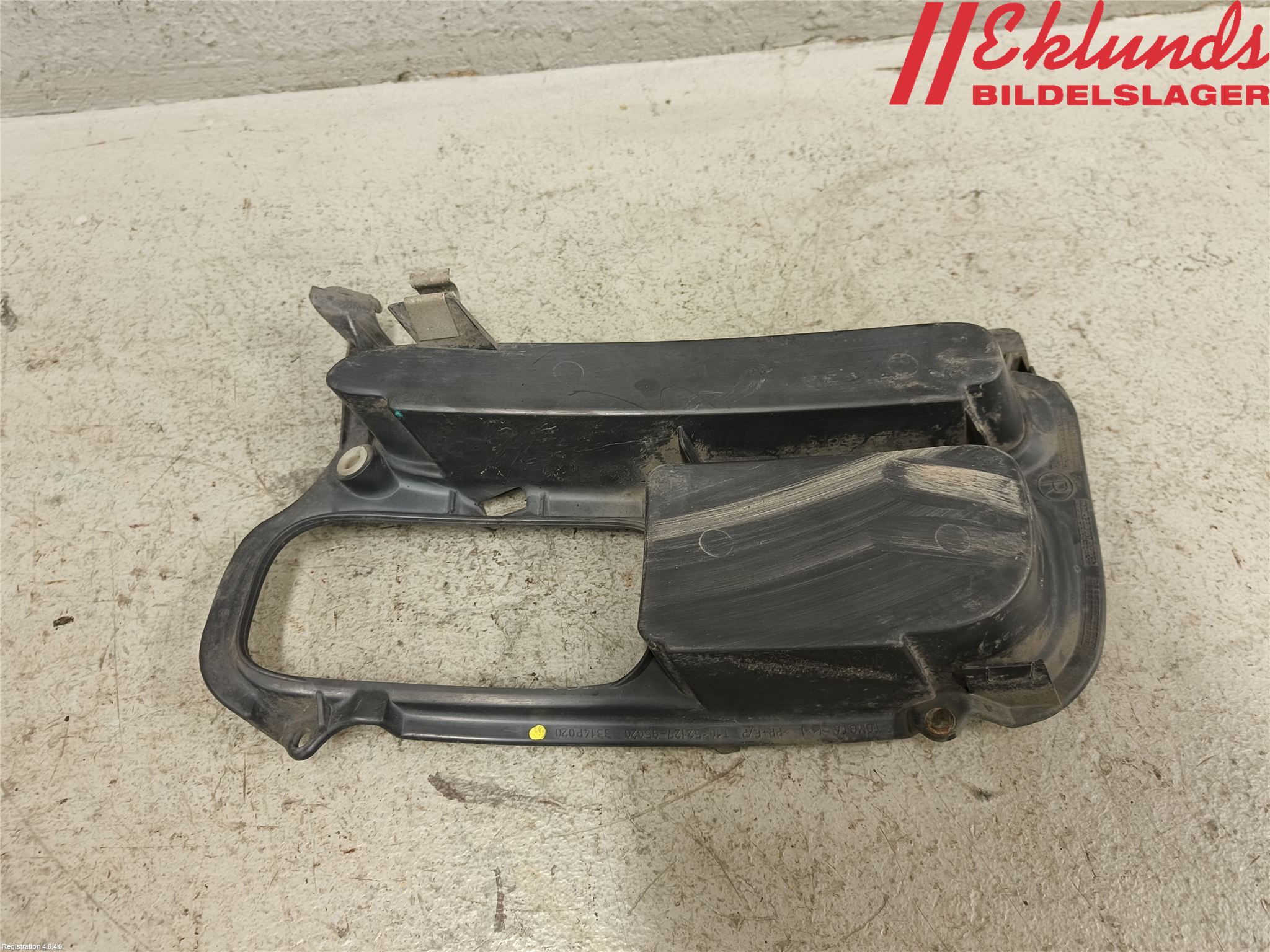 Toyota AVENSIS 03-06 Stötfångardel Fram Hö