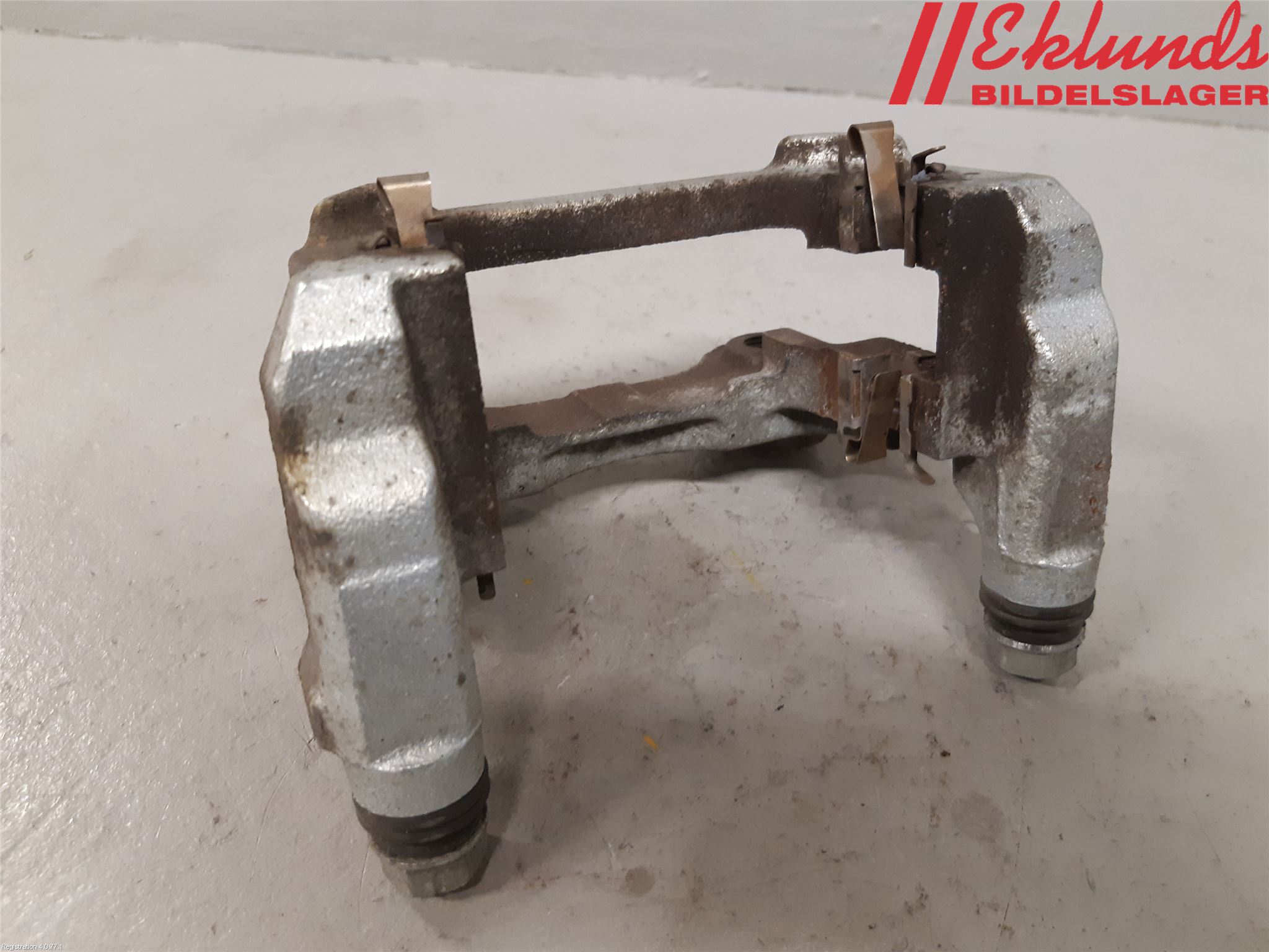 Toyota RAV4 19- Bromsokshållare