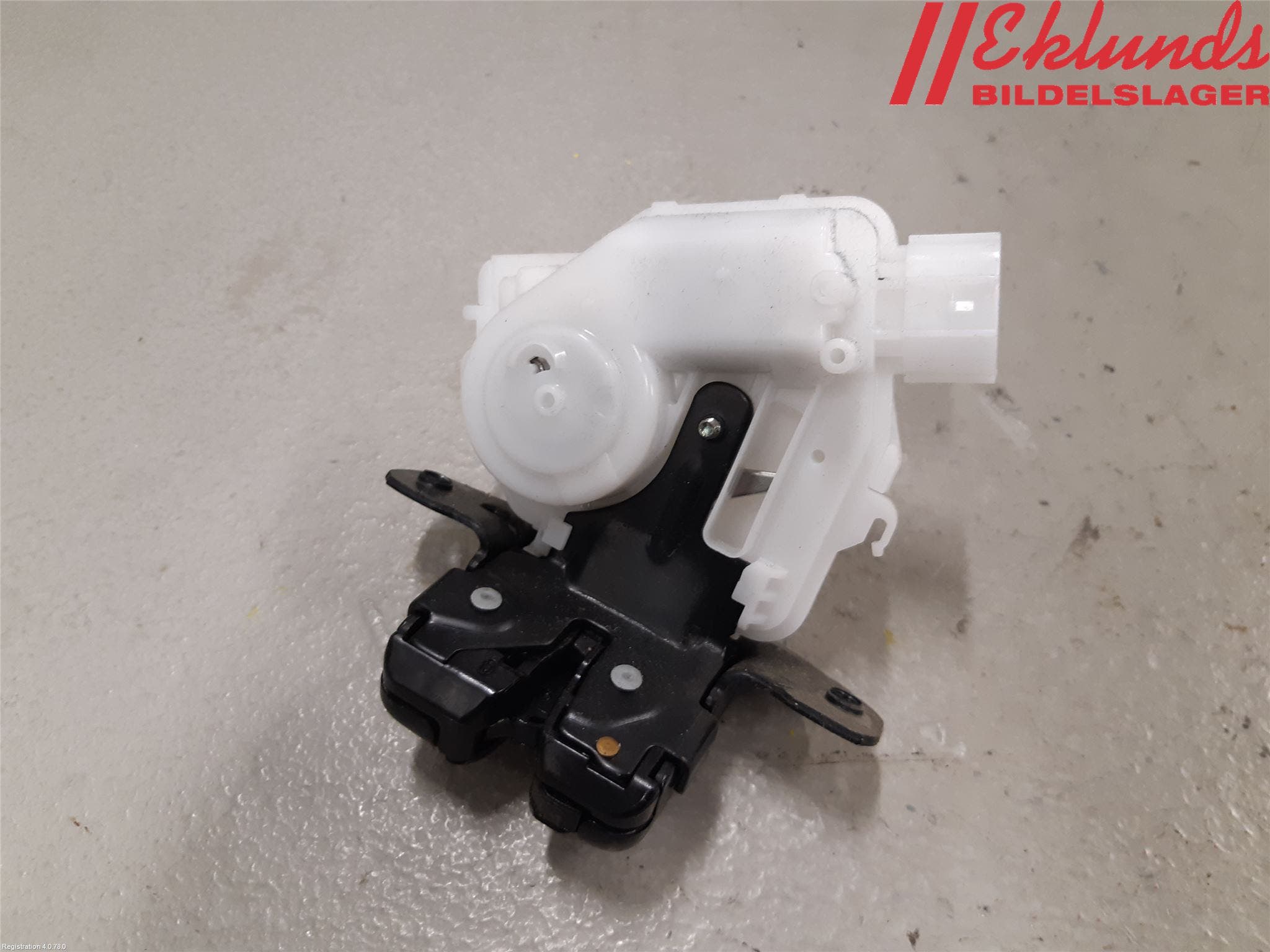 Toyota YARIS XP130 15-20 Låskista Baklucka