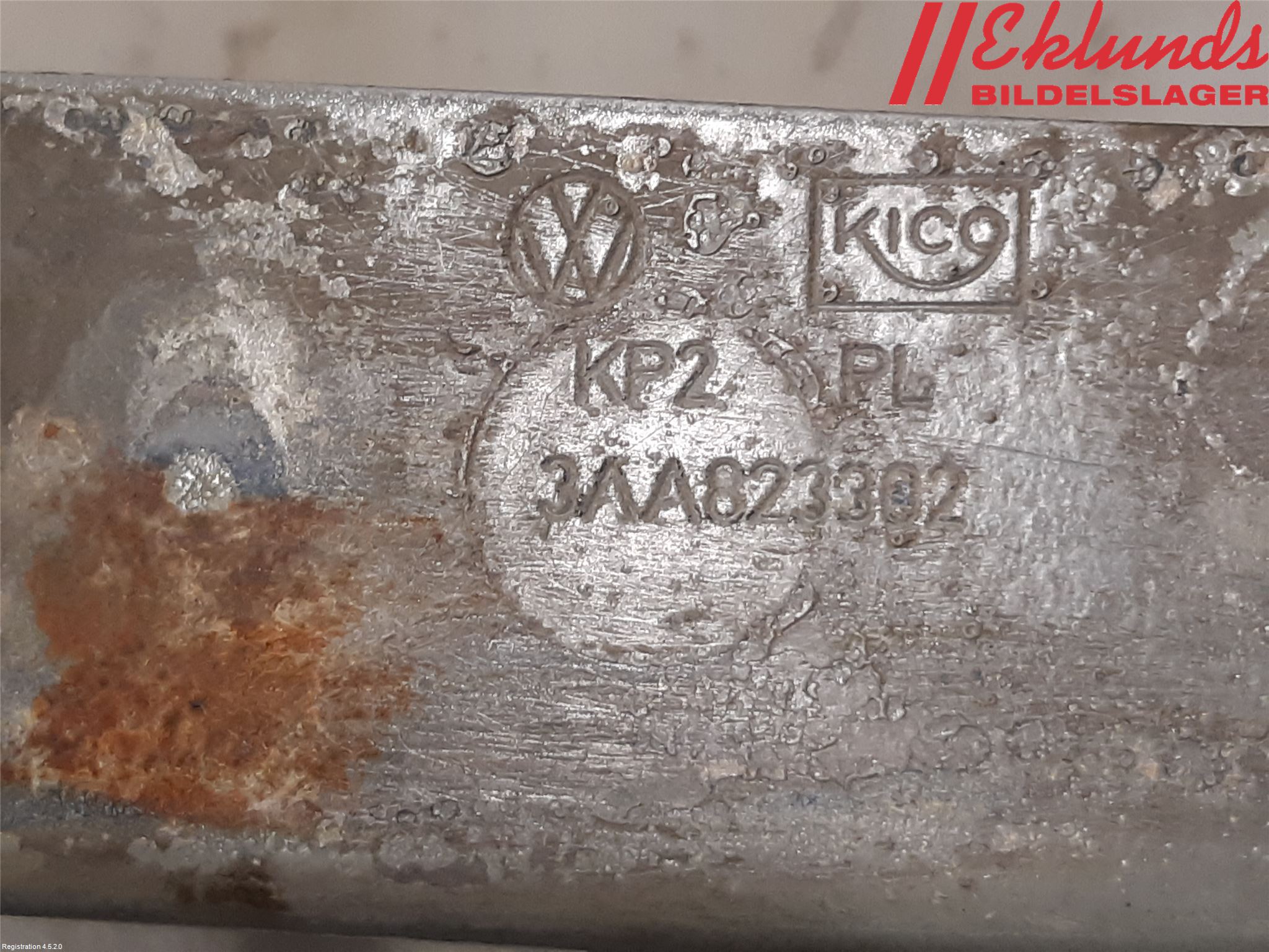 Volkswagen VW PASSAT 11-14 Huvgångjärn