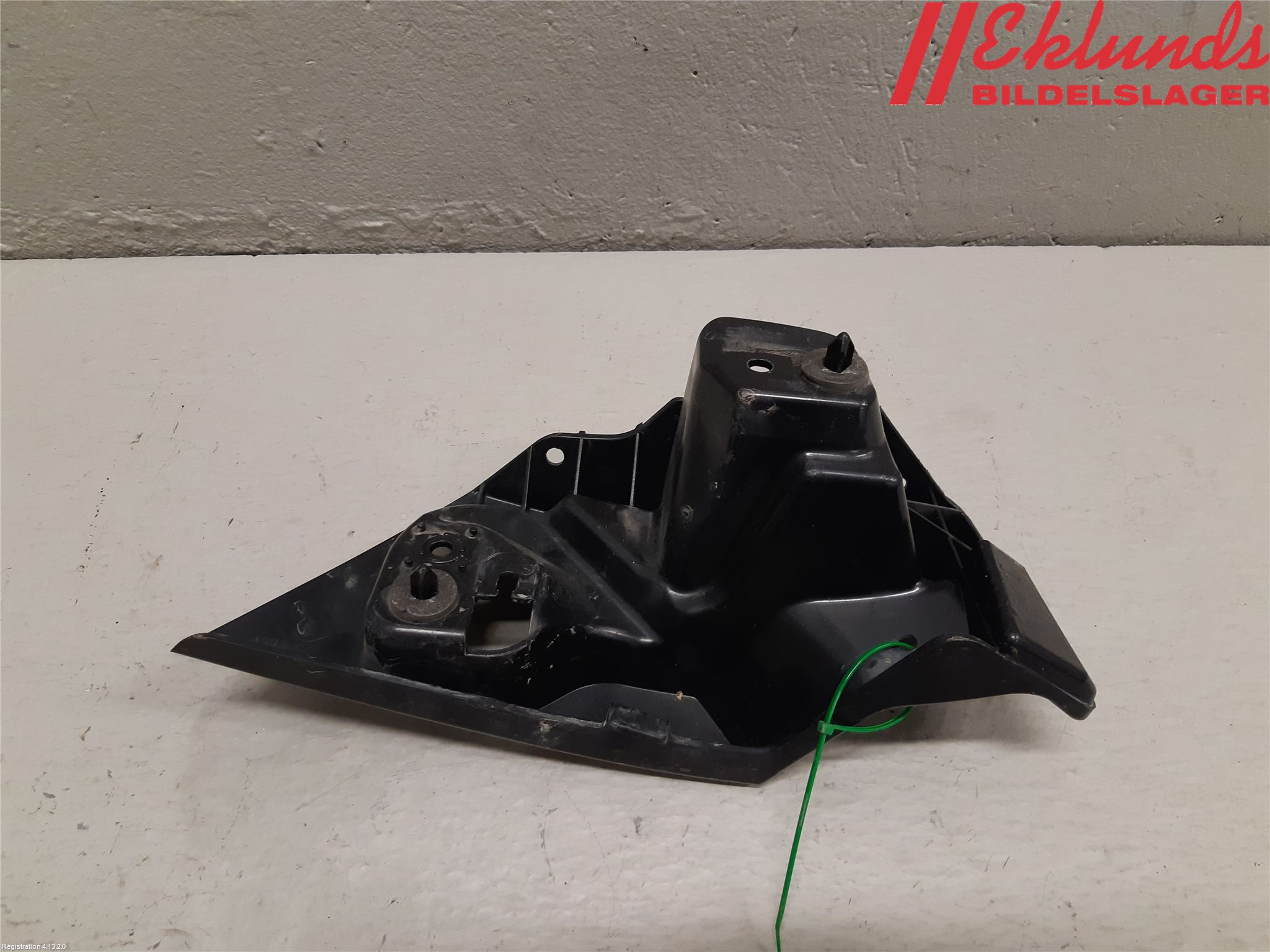 Ford MONDEO 15-22 Stötfångarfäste Bak Hö