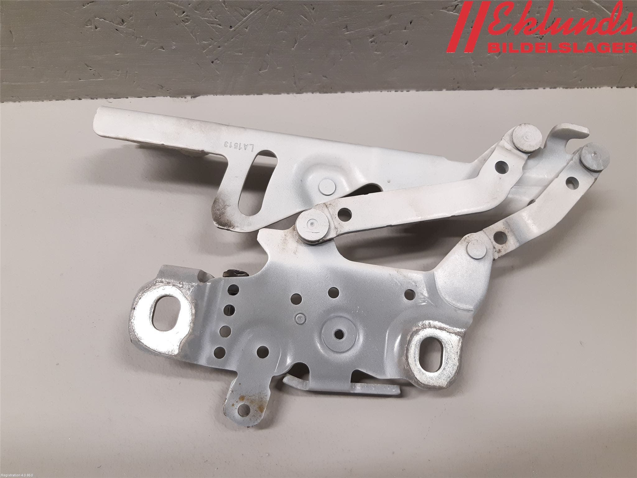 BMW 3 F30/F31/F80 12-19 Huvgångjärn