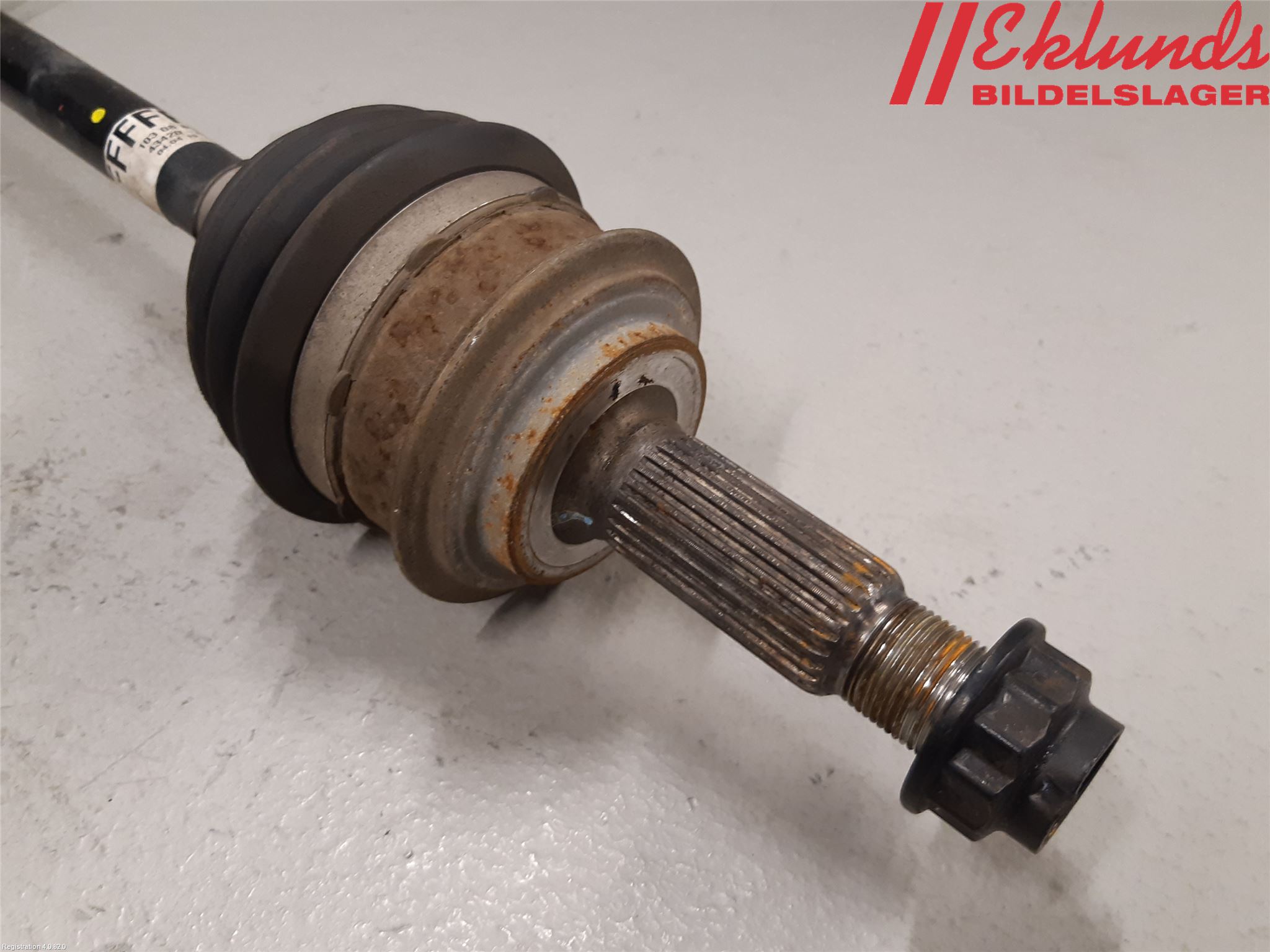 Toyota YARIS XP130 15-20 Drivaxel Fram Vänster