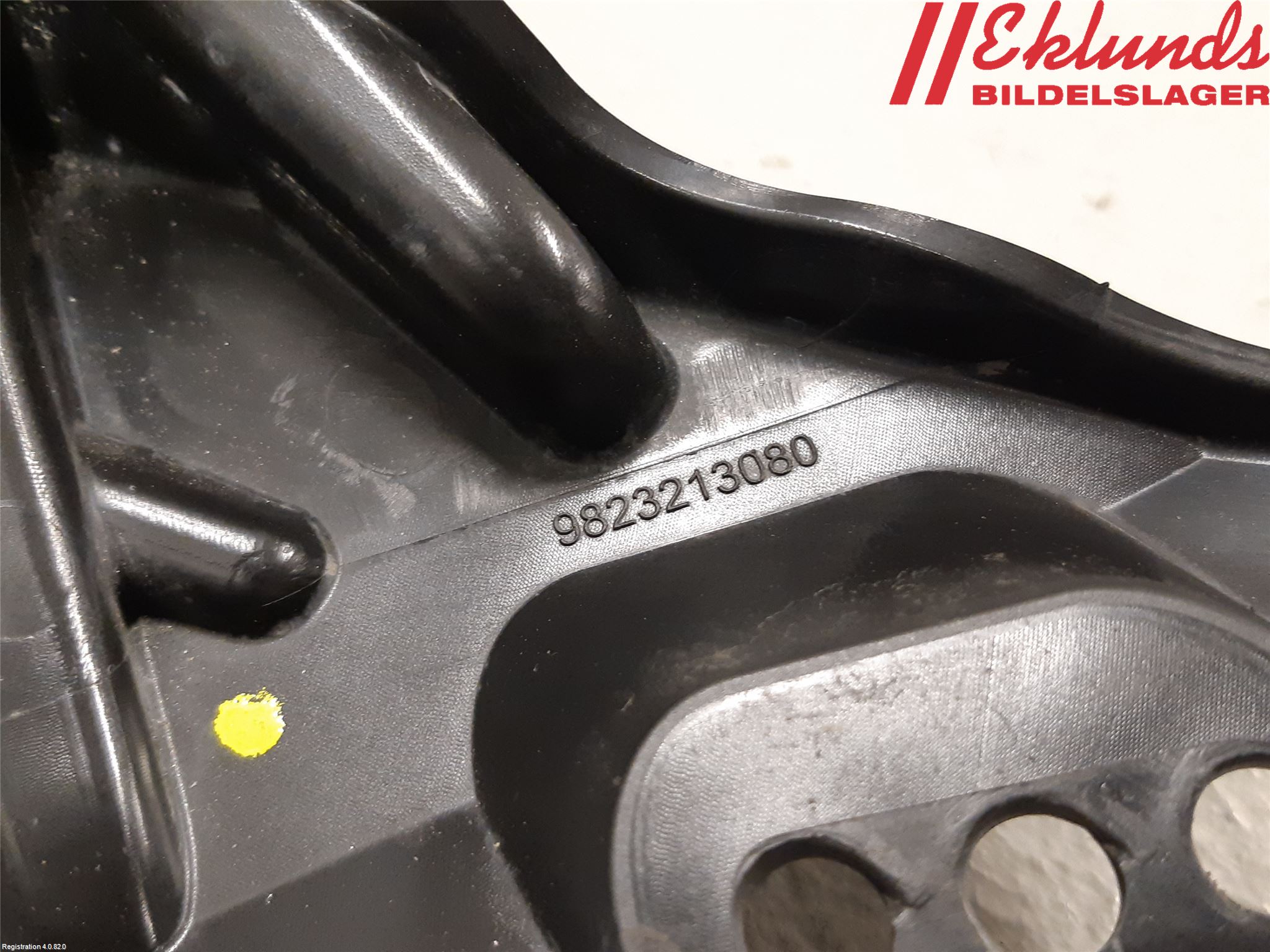 Peugeot 208/E-208 20- Skärmfäste Fram Vä