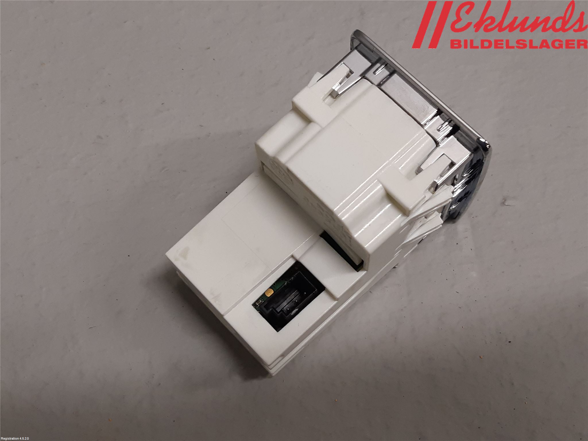 Mercedes-Benz MB E-KLASS (W212) 09-16 Instrument Klocka