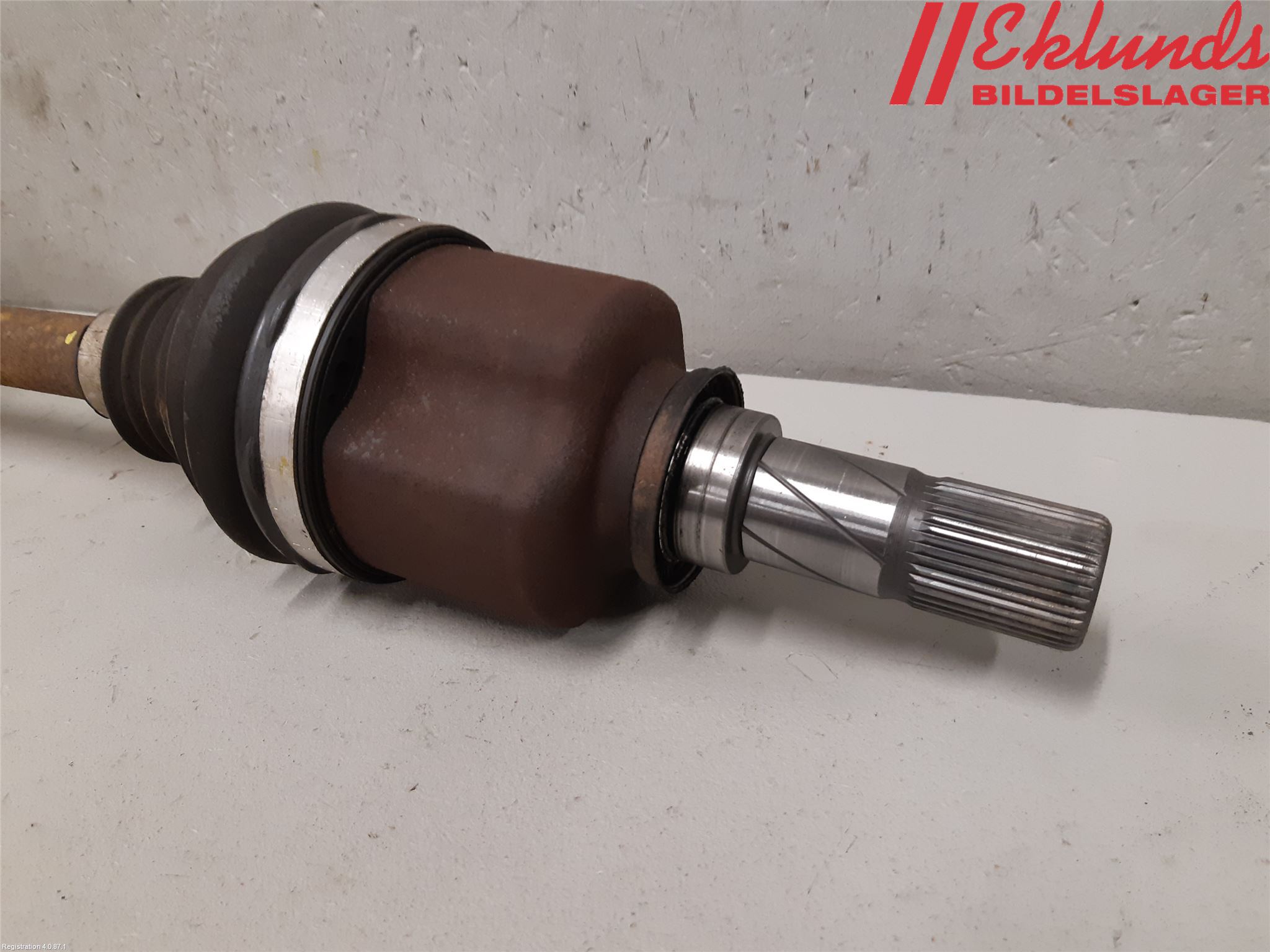 Nissan NV300 16-22 Drivaxel Fram Vänster