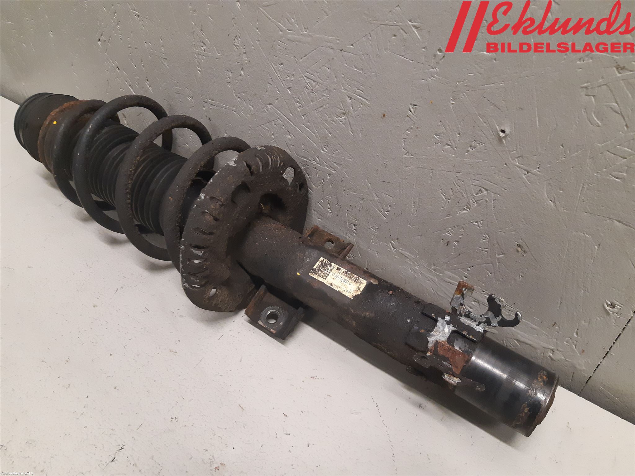 Volkswagen VW POLO 10-17 Fjäderben Fram Vänster