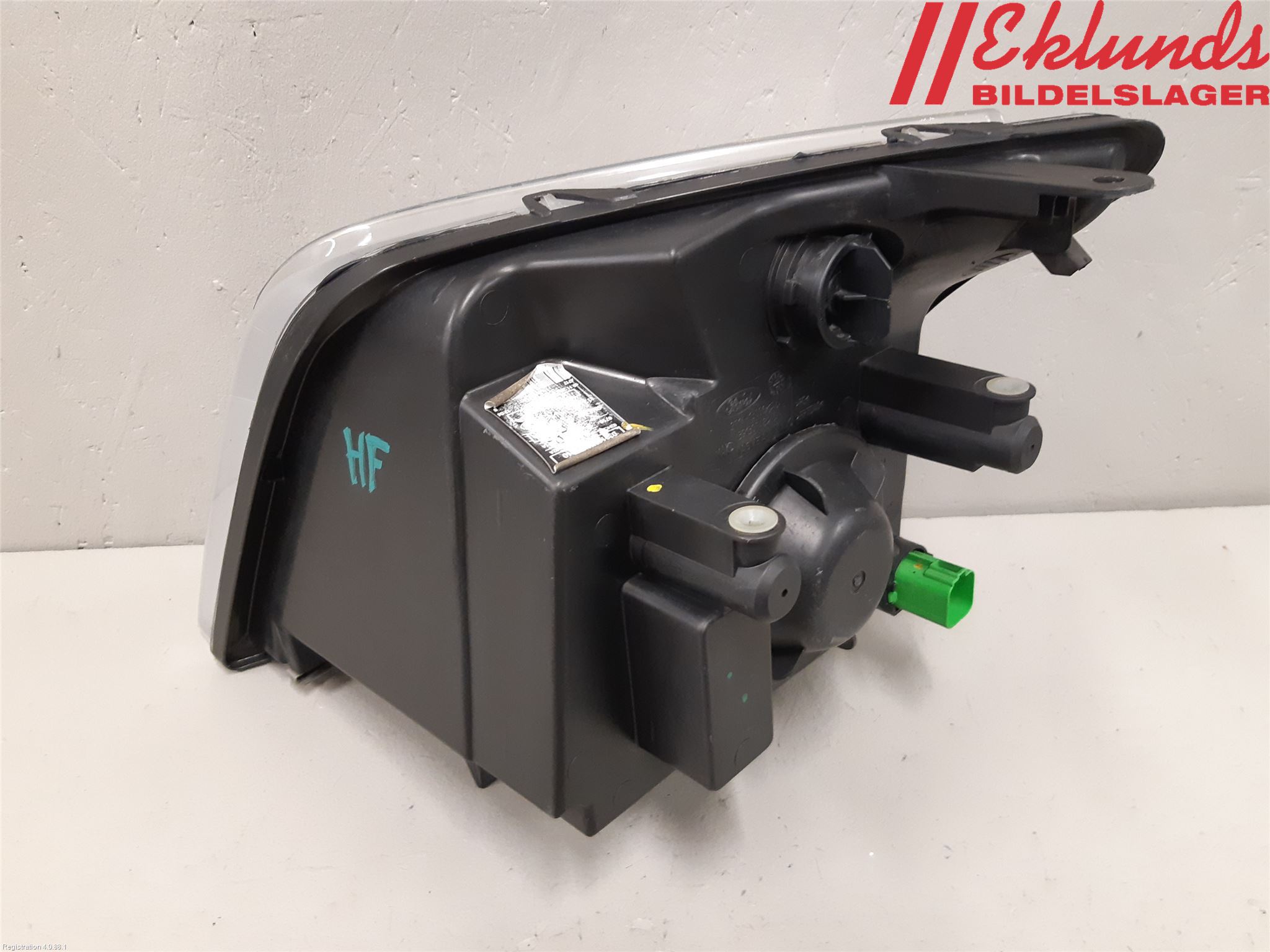 Ford TRANSIT CONNECT 09-13 Strålkastare Höger