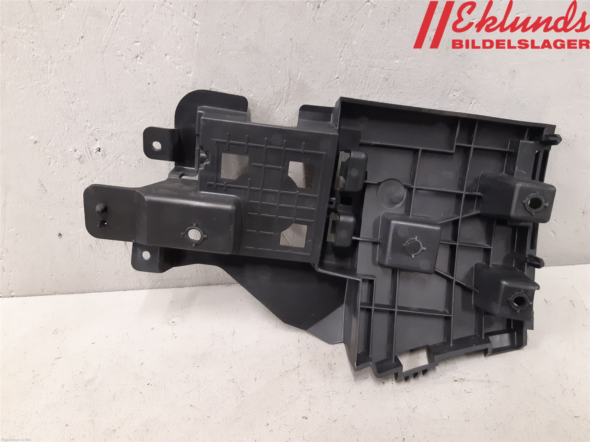 Volvo V60 11-13 Stötfångarfäste Bak Hö