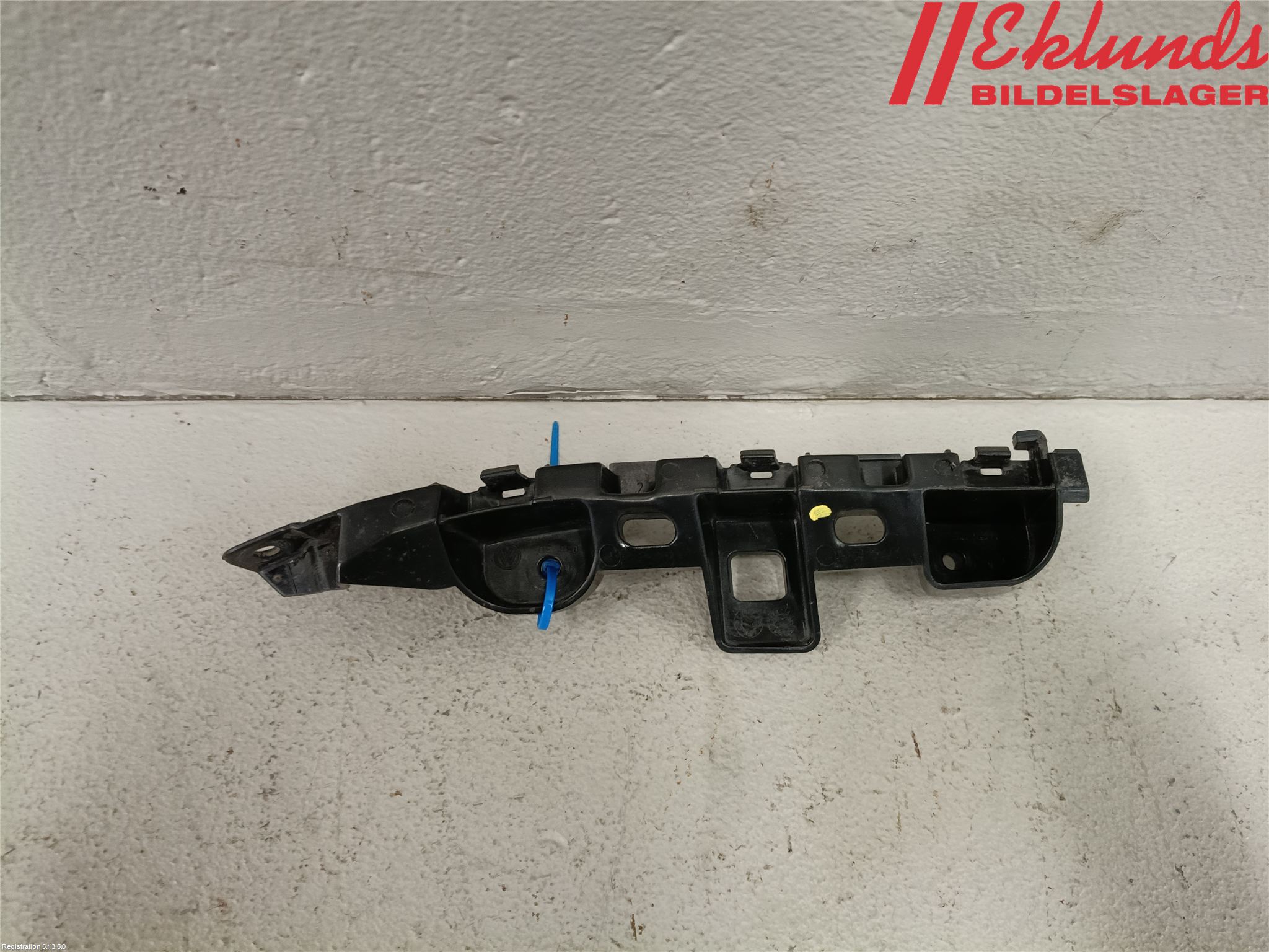 Volkswagen VW PASSAT 11-14 Stötfångarfäste Fram Hö
