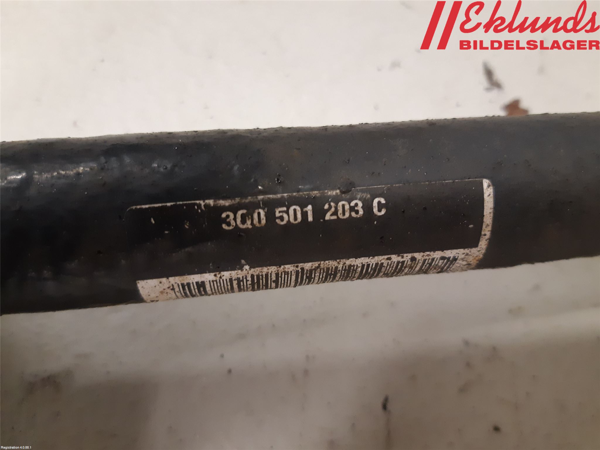 Volkswagen VW PASSAT 15-19 Drivaxel Bak Vänster