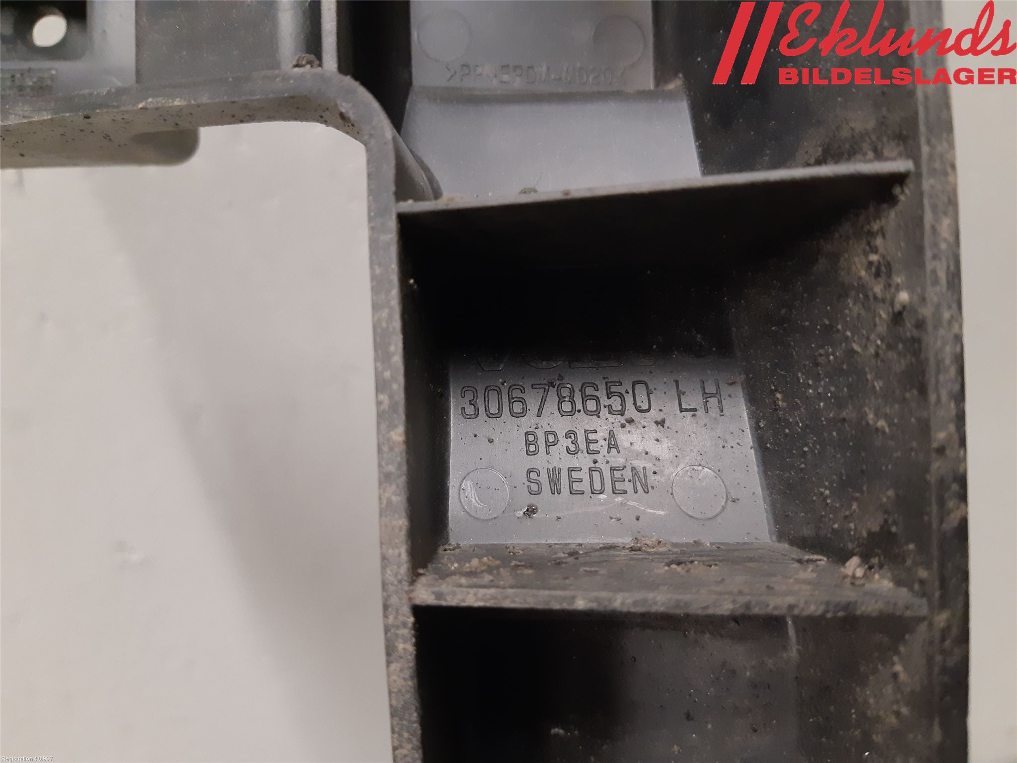 Volvo V70 08-13 Stötfångarfäste Bak Vä