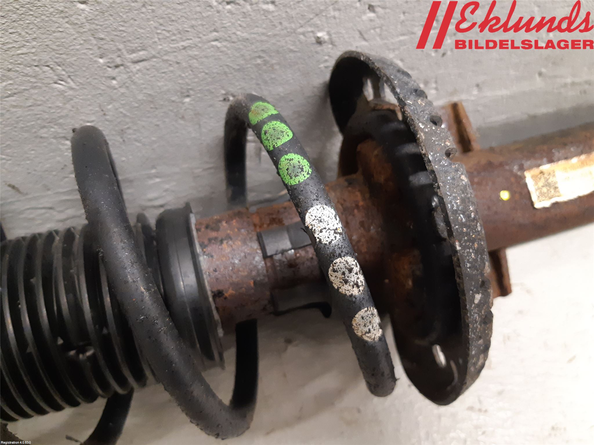 Volkswagen VW POLO 10-17 Fjäderben Fram Höger