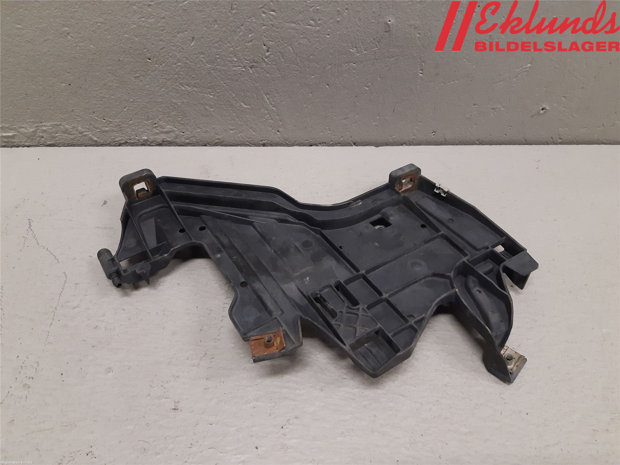 Audi A4 ALLROAD 09-16 Strålkast Fästsarg