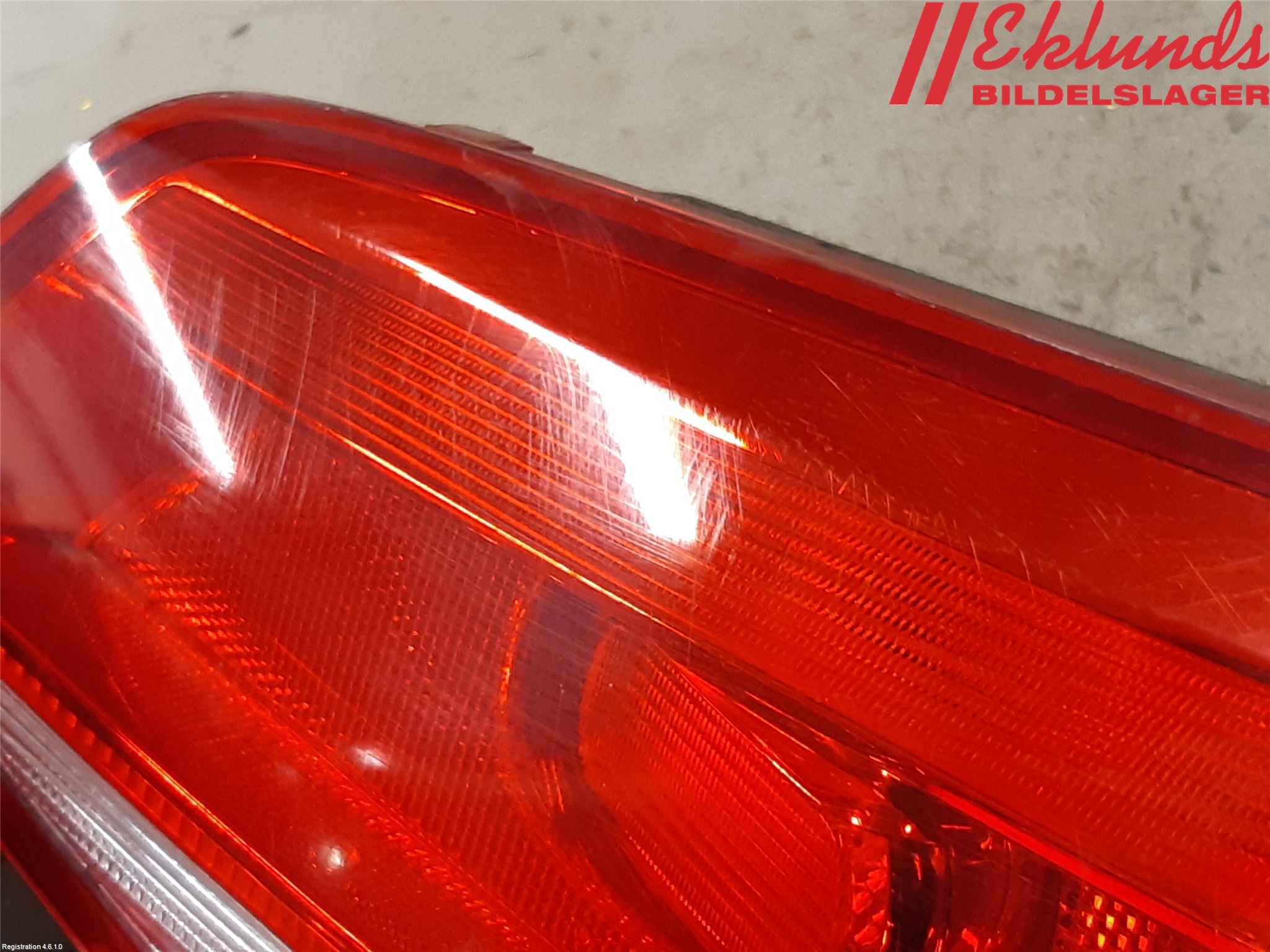 Volkswagen VW PASSAT 11-14 Bakljus Lucka Hö