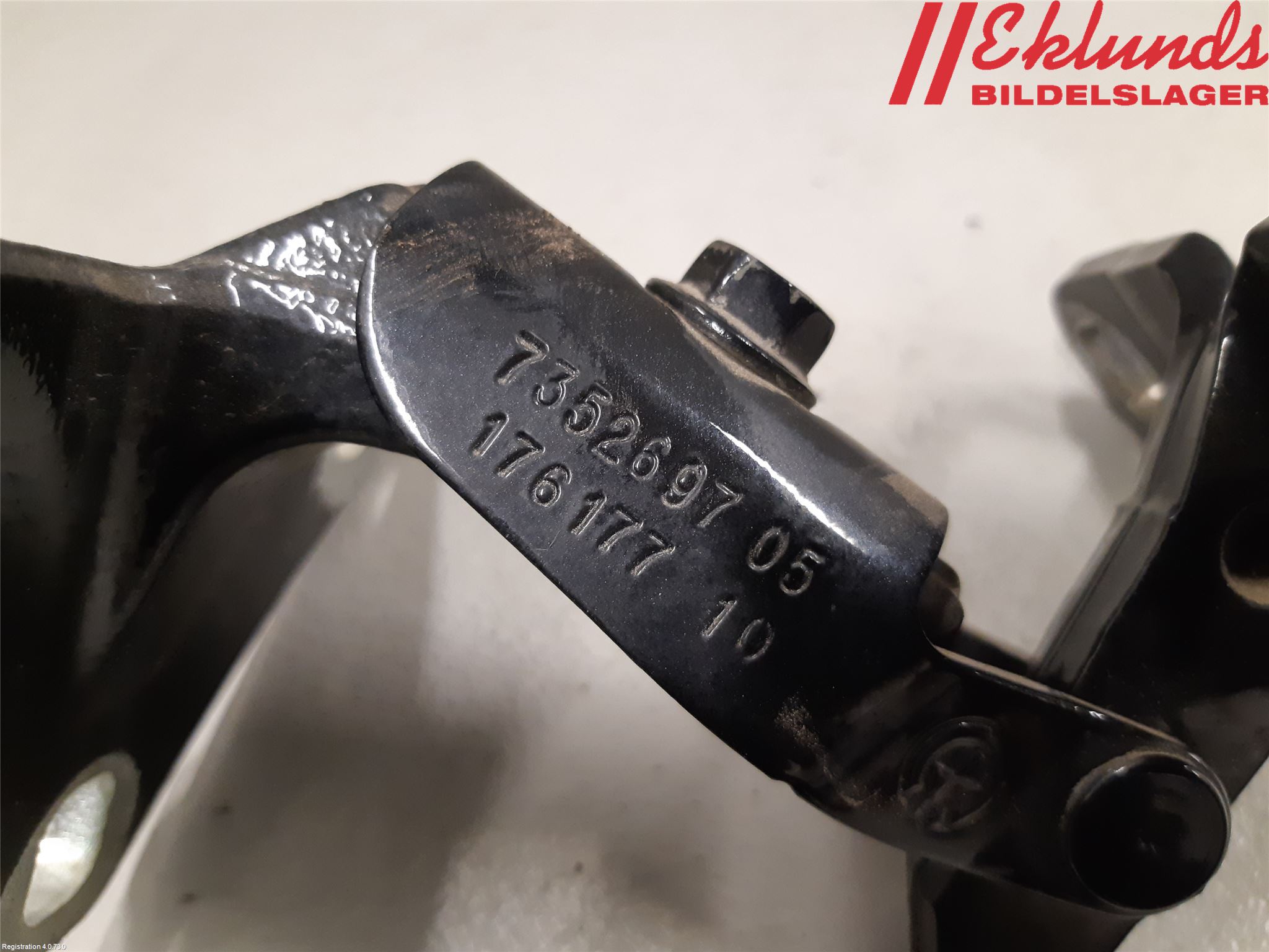 BMW X5 F15 13-18 Bakluckegångjärn Vä