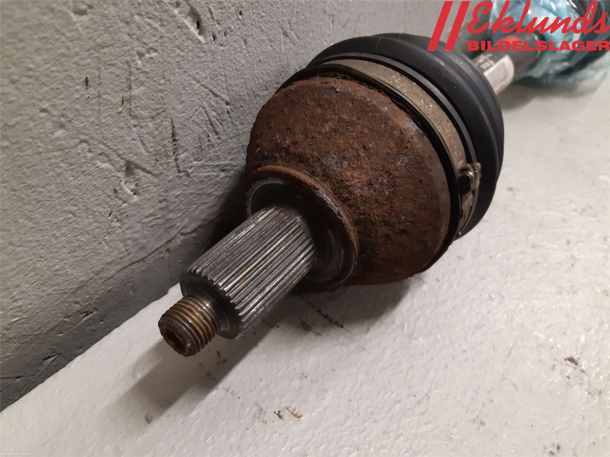 Volkswagen VW POLO 10-17 Drivaxel Fram Vänster