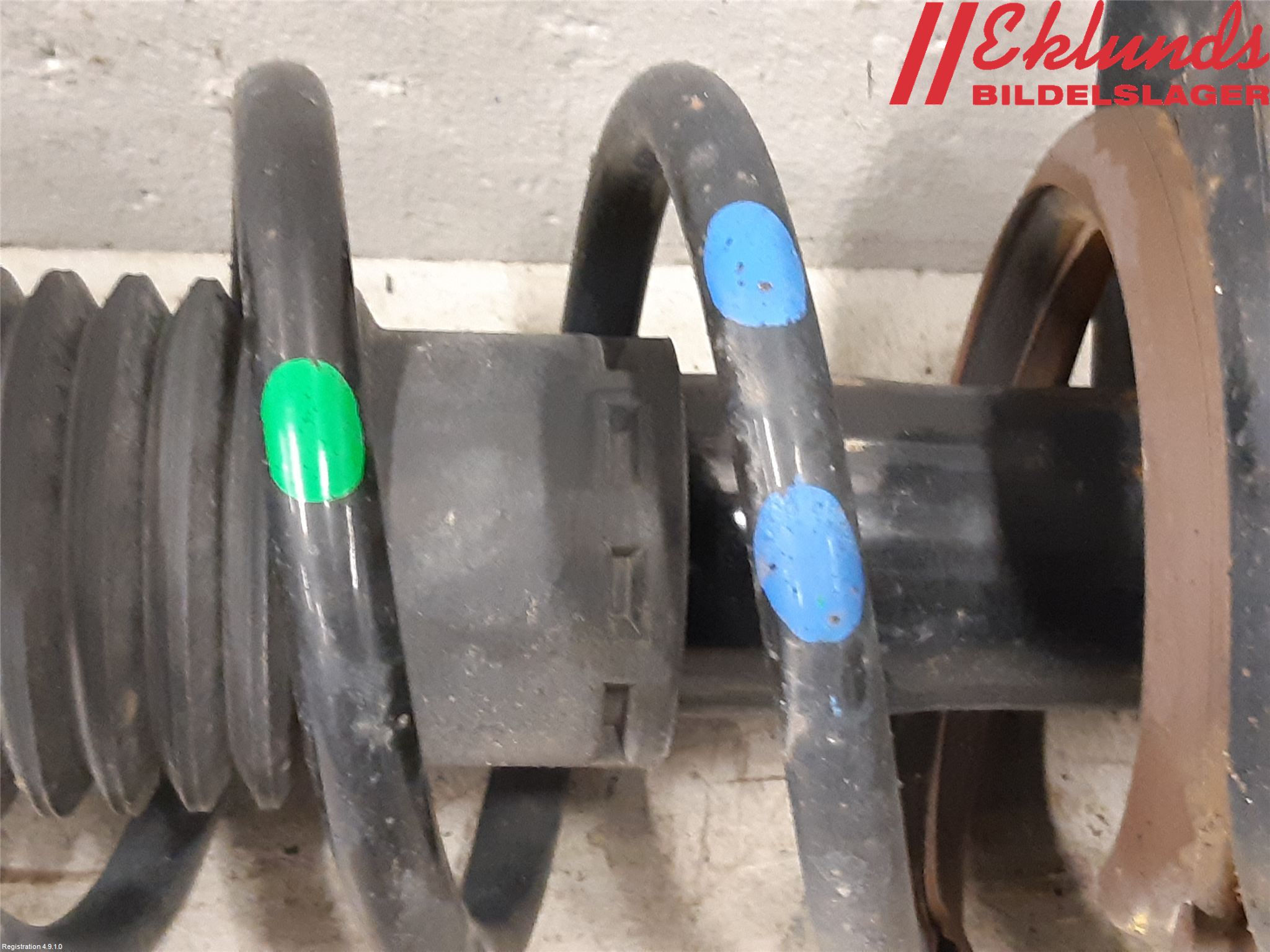 Dacia DOKKER 13- Fjäderben Fram Höger