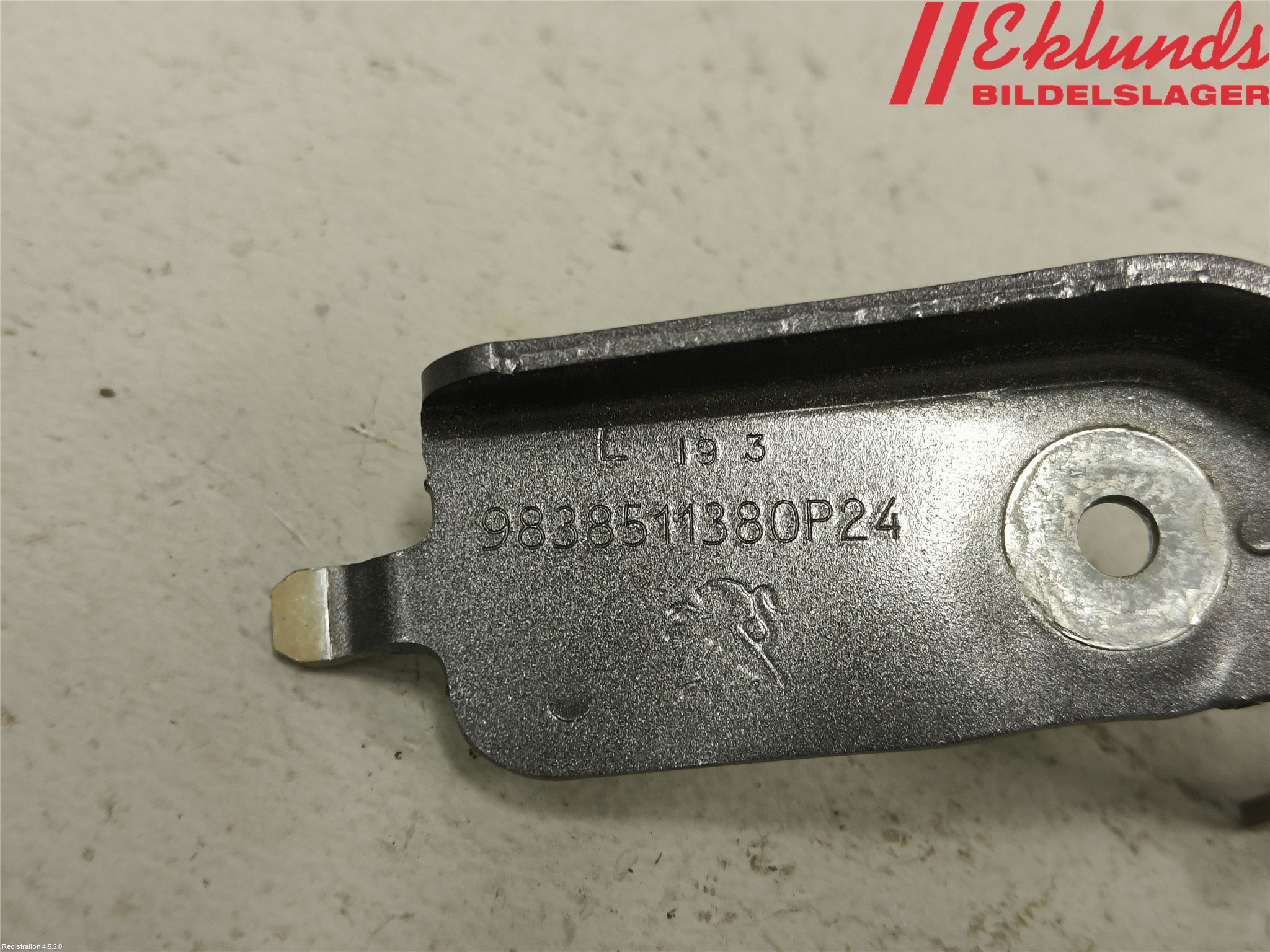 Peugeot 2008/E-2008 20- Huvgångjärn