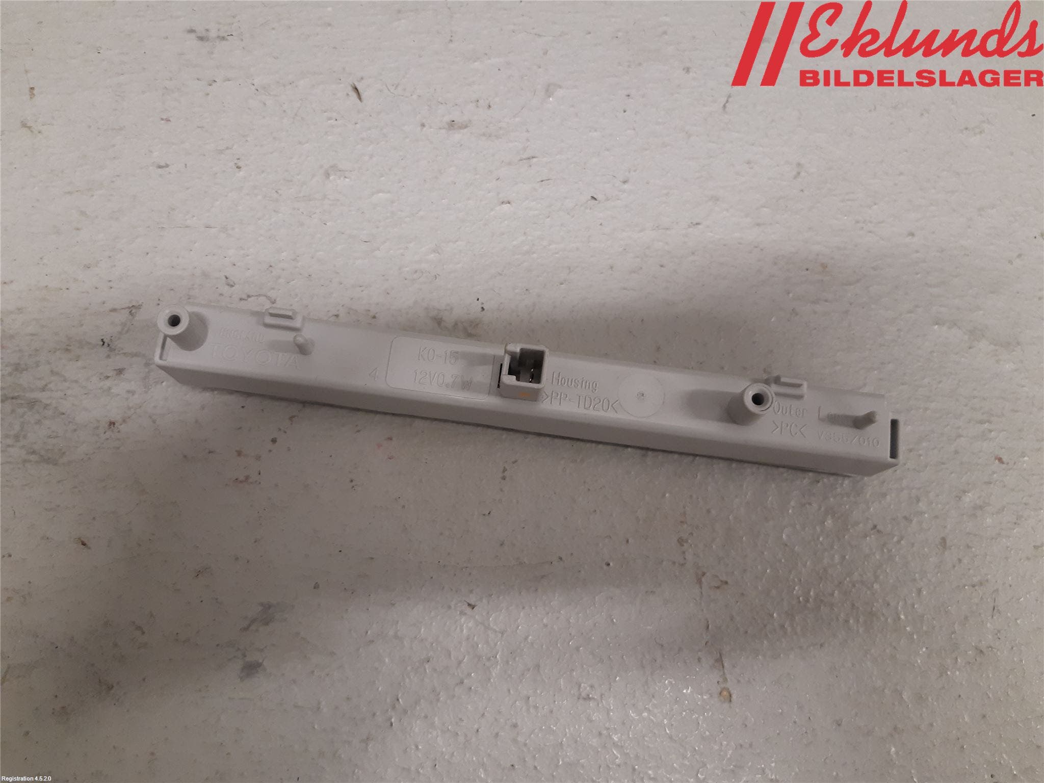 Toyota YARIS XP21 20- Bromsljus Bakruta