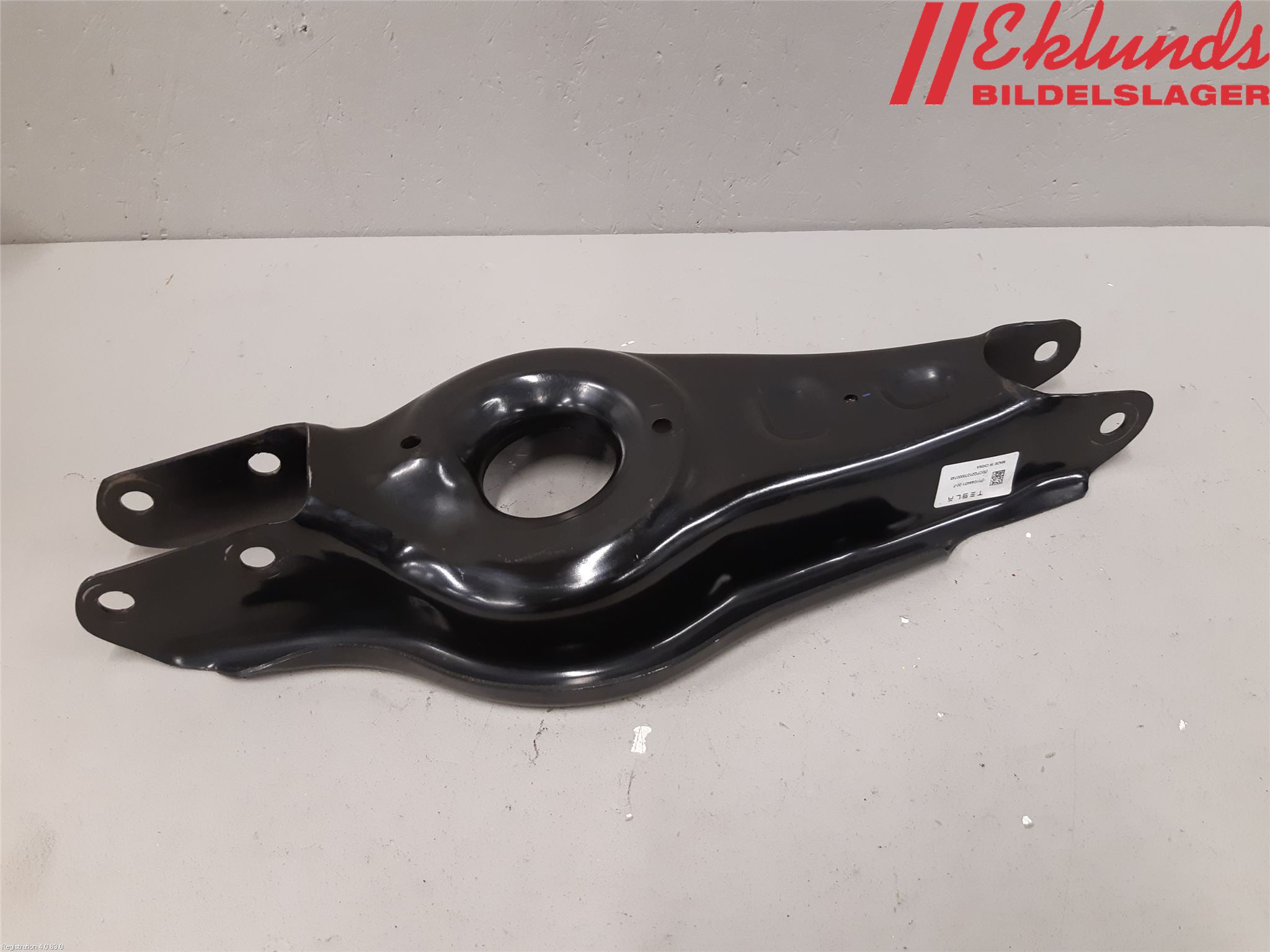 Tesla MODEL Y 21- Bärarm Bak Höger